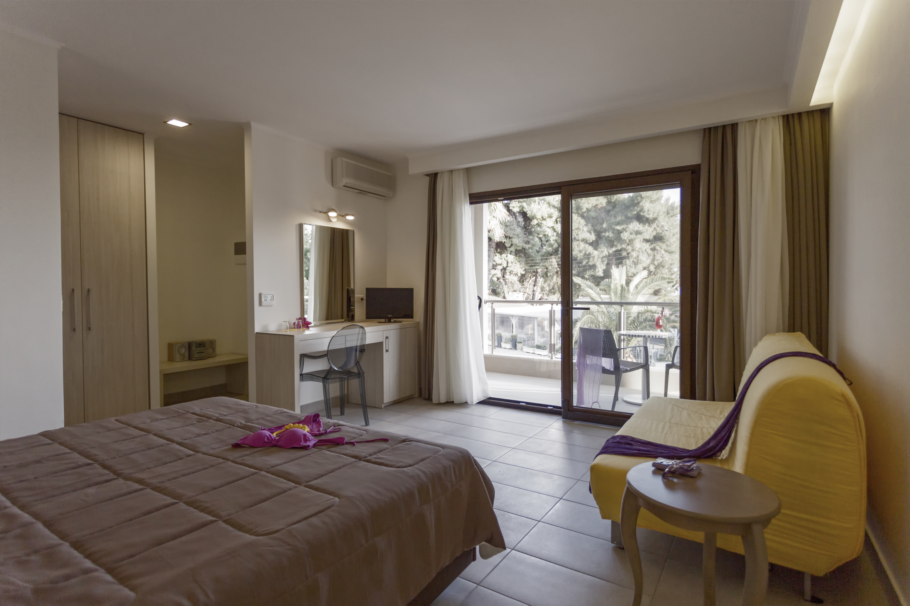 Lagomandra Beach Hotel