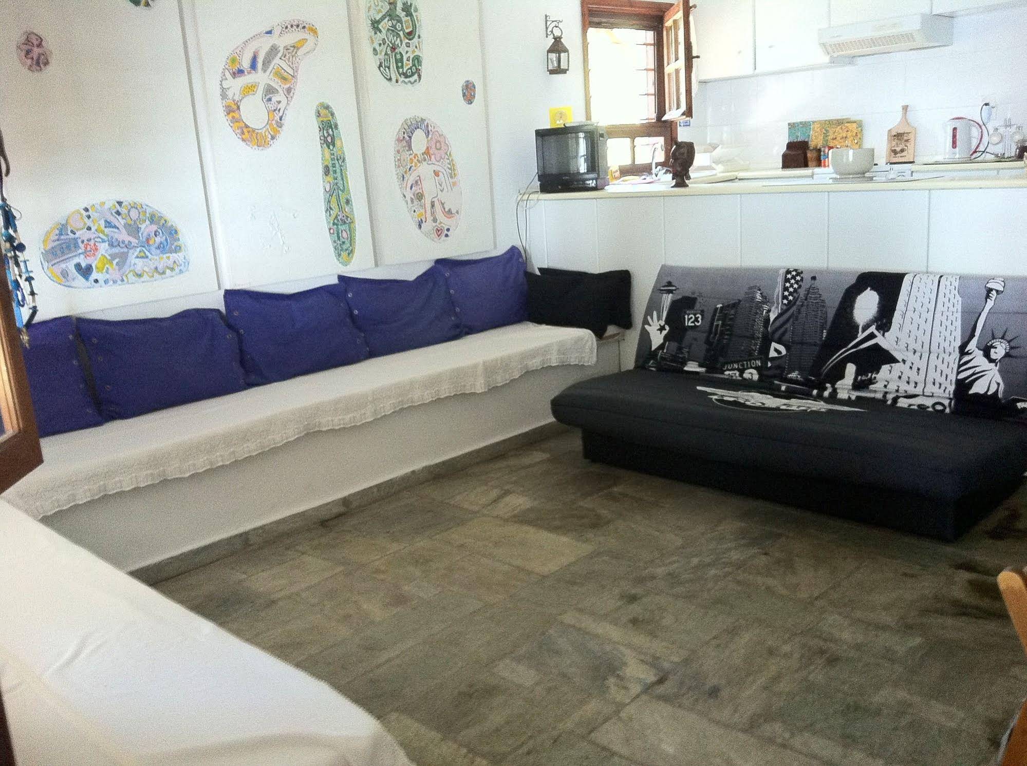 Agrelia House