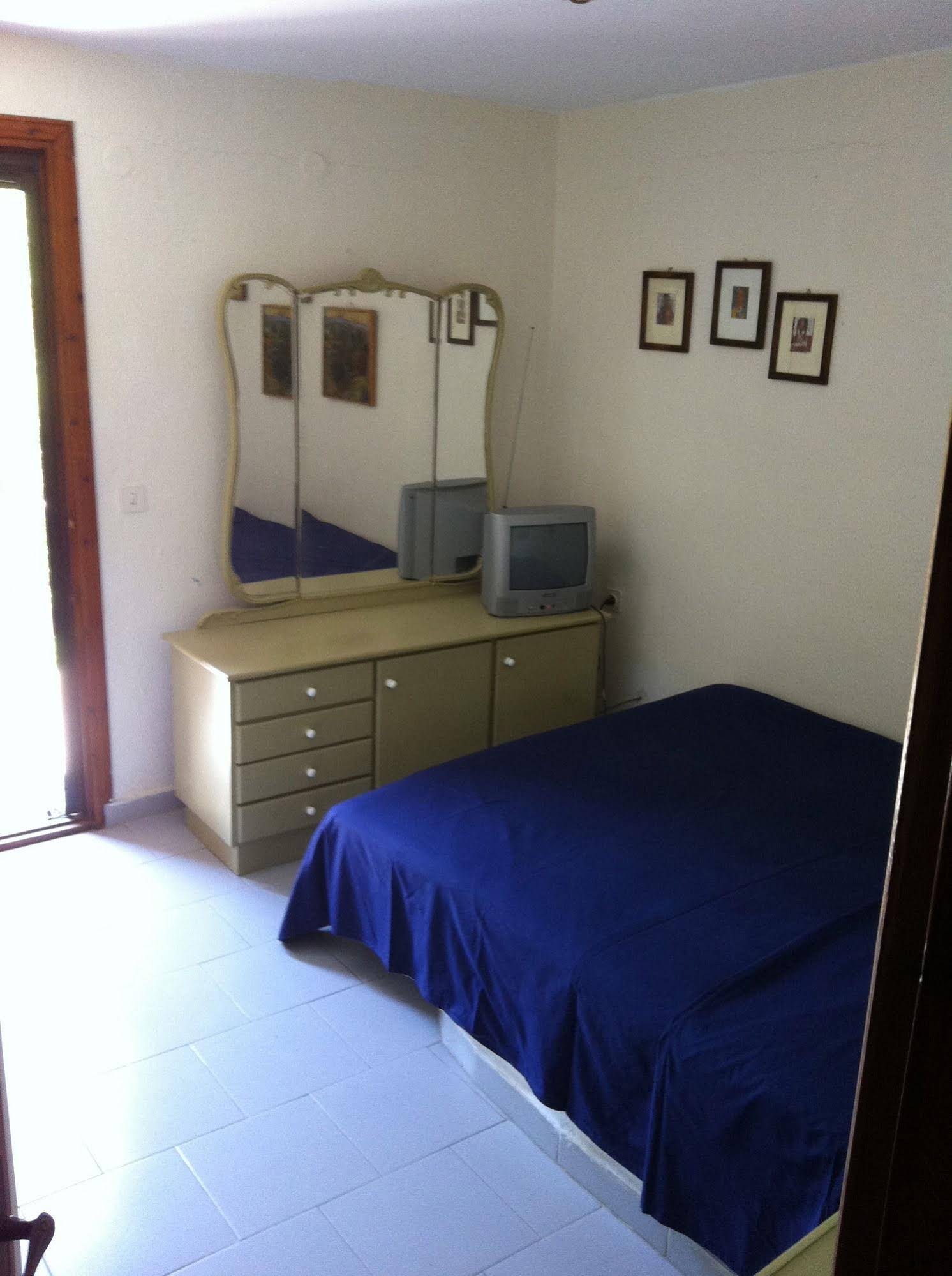Agrelia House