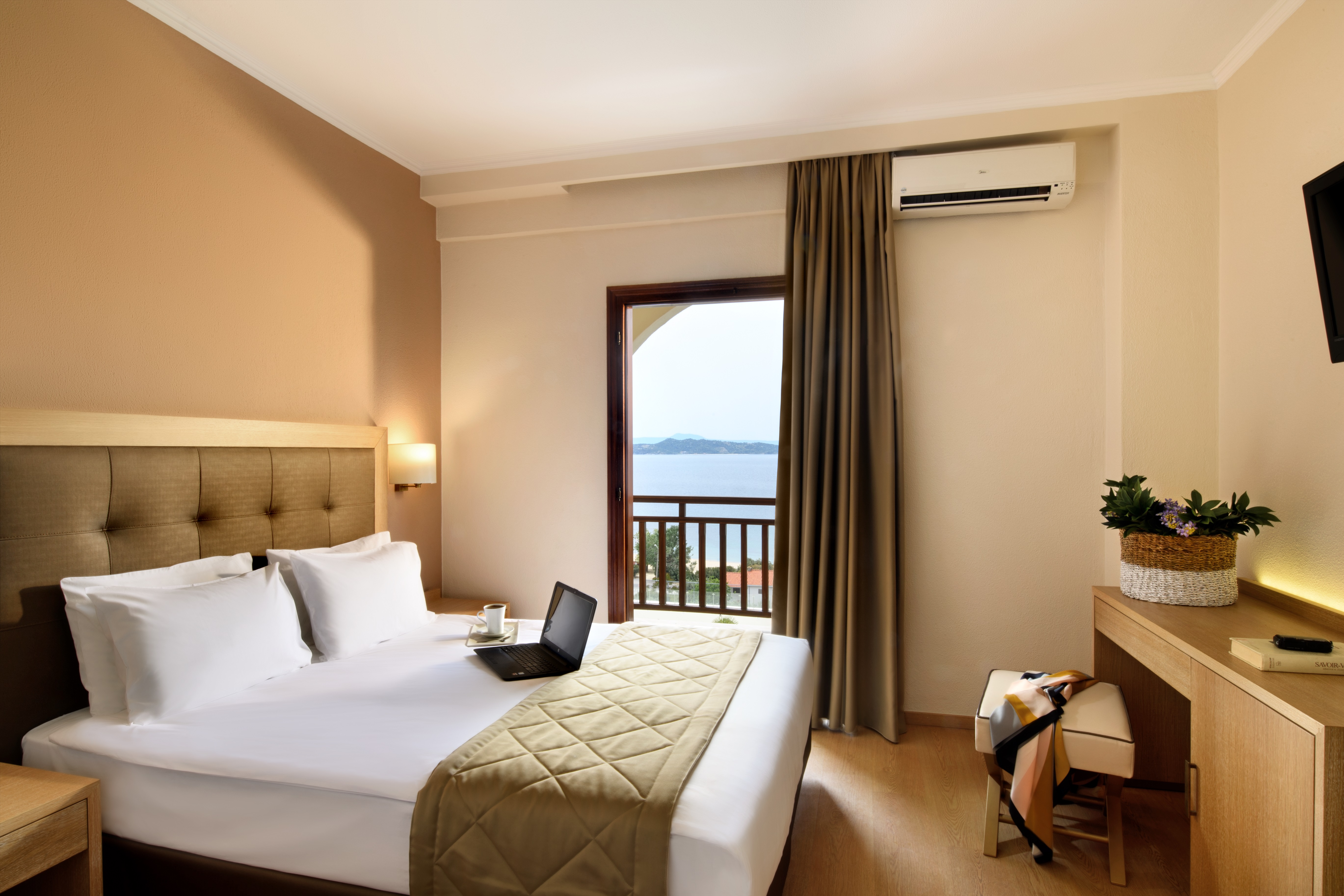 Akrathos Beach Hotel