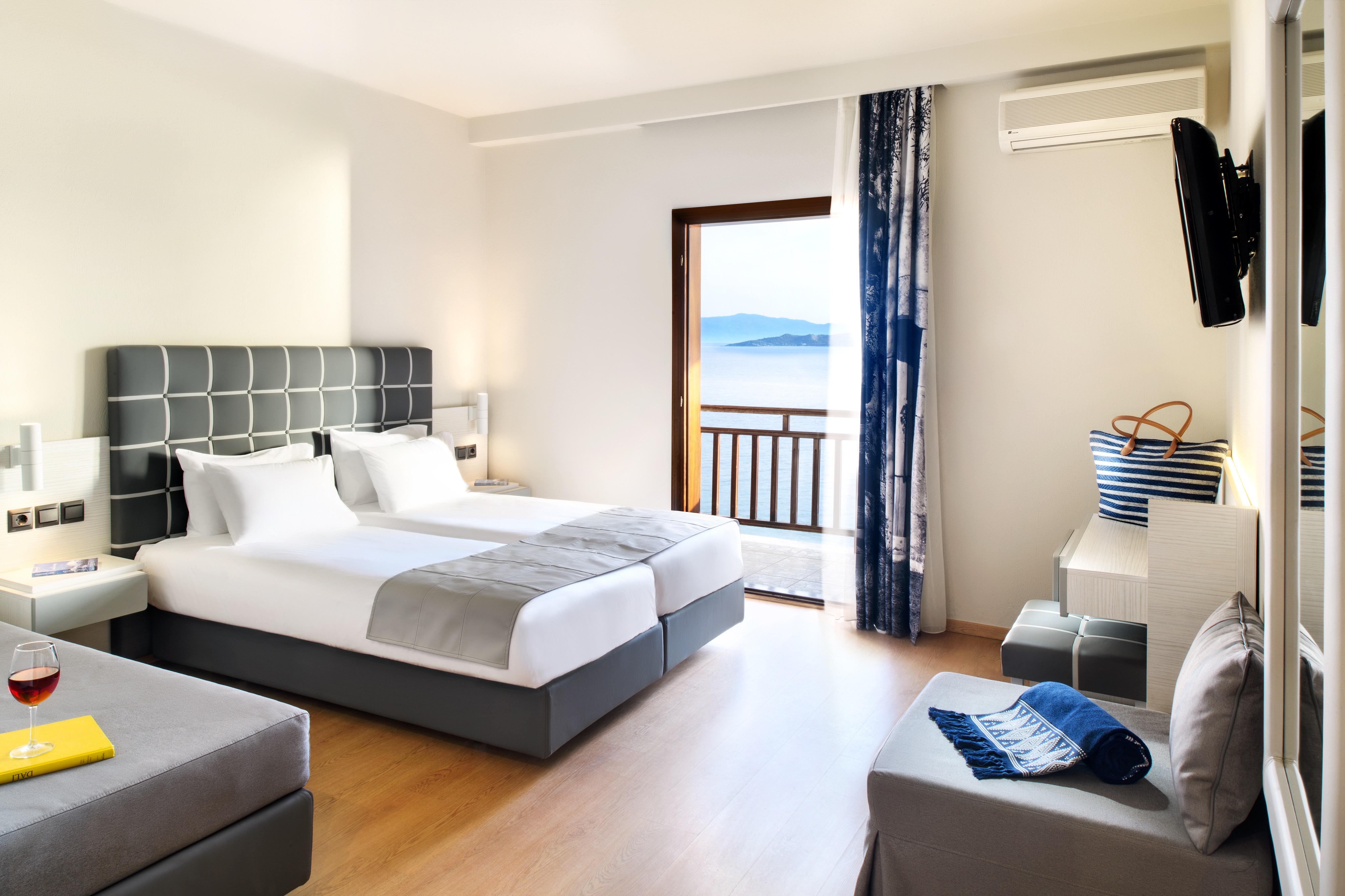 Akrathos Beach Hotel