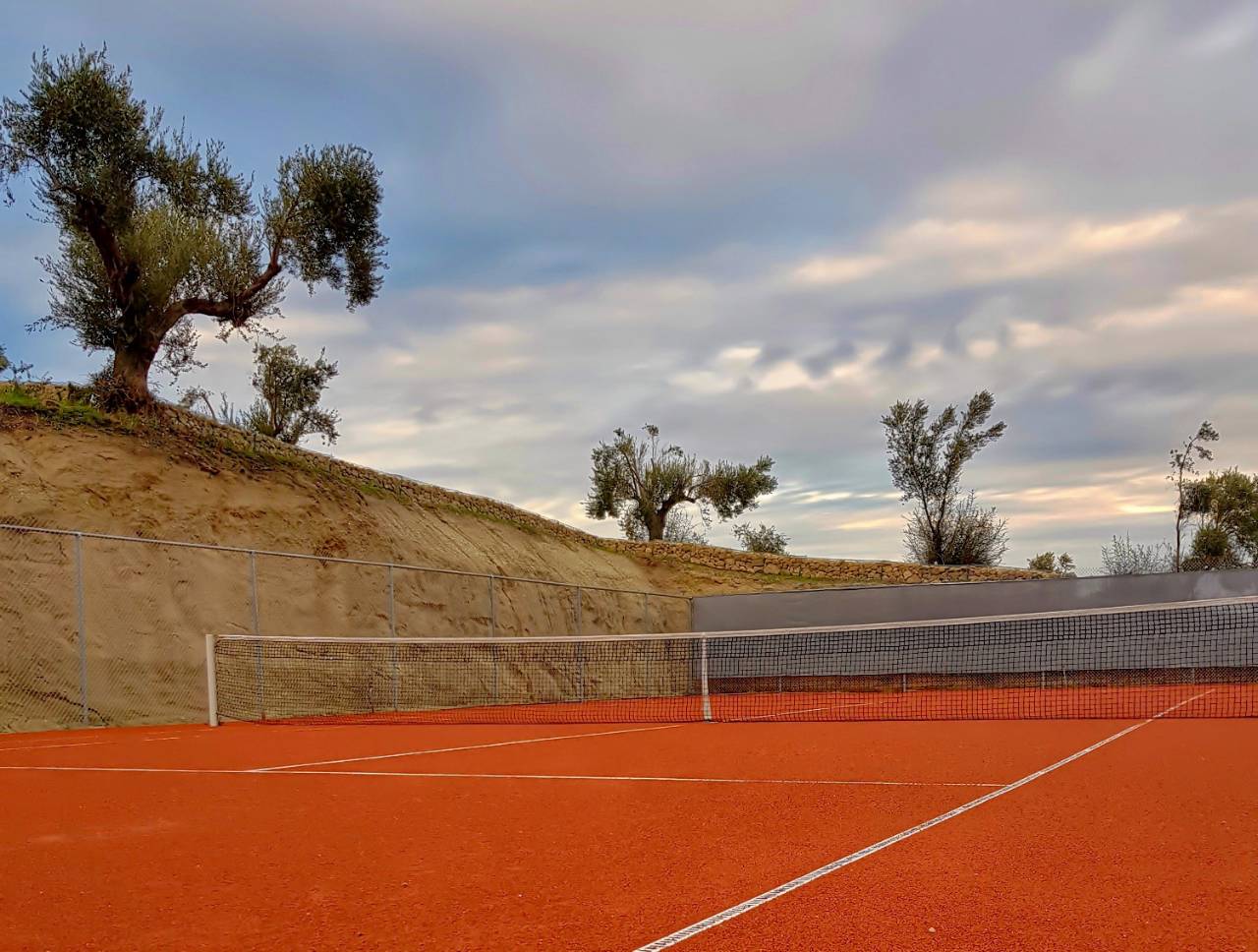 Bungalow White Apartments And Suites