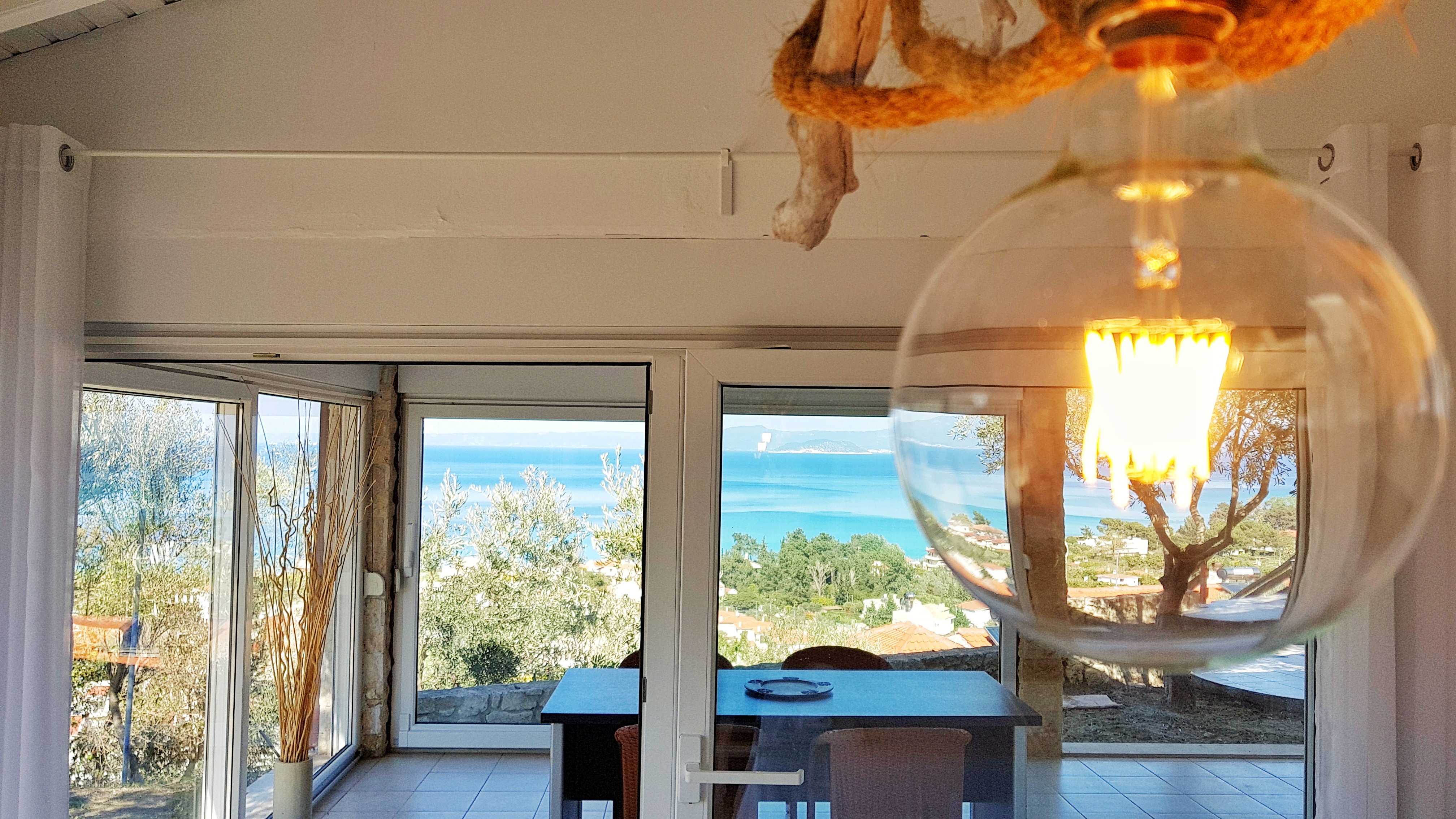 Bungalow White Apartments And Suites