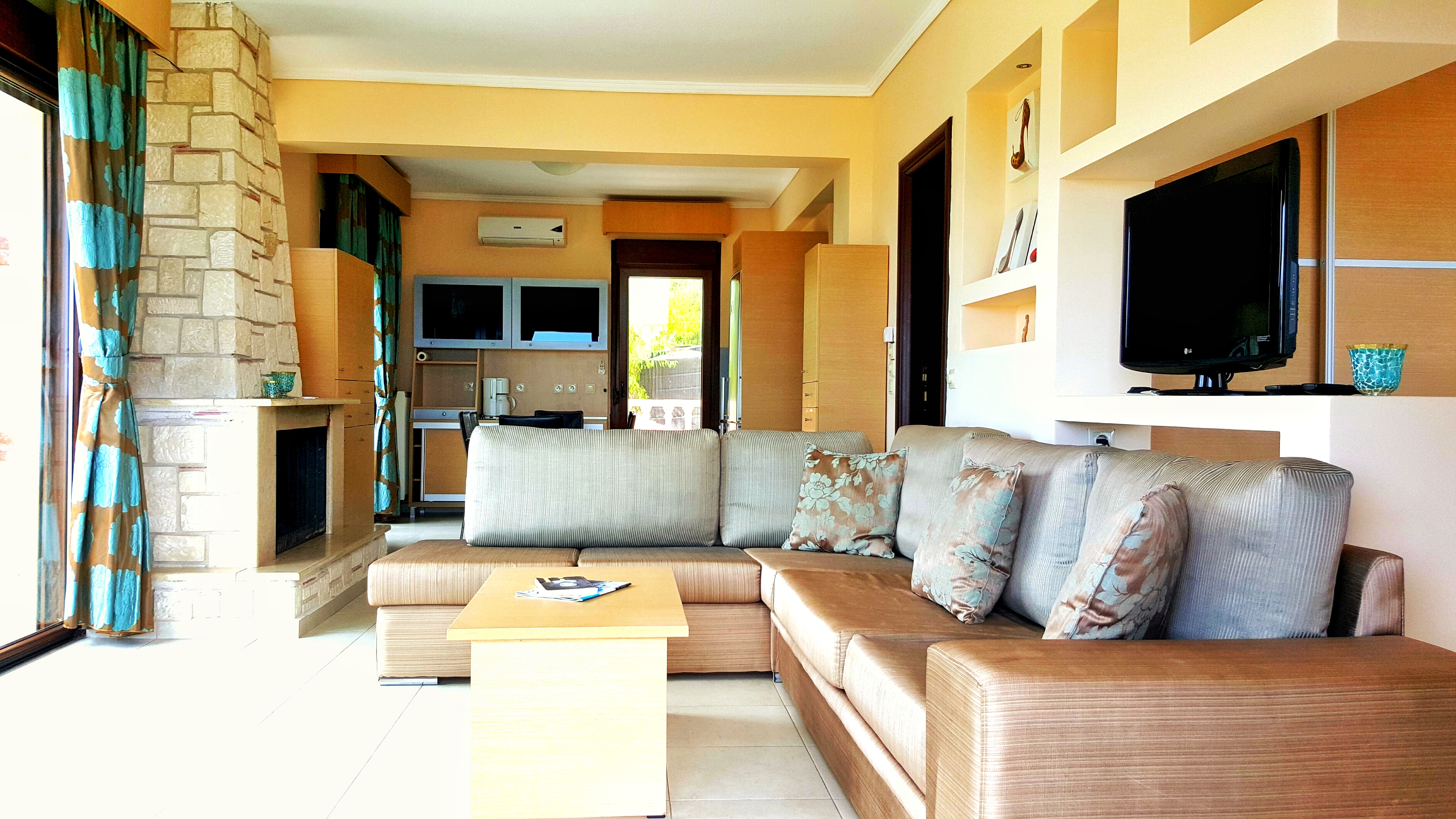 Bungalow White Apartments And Suites