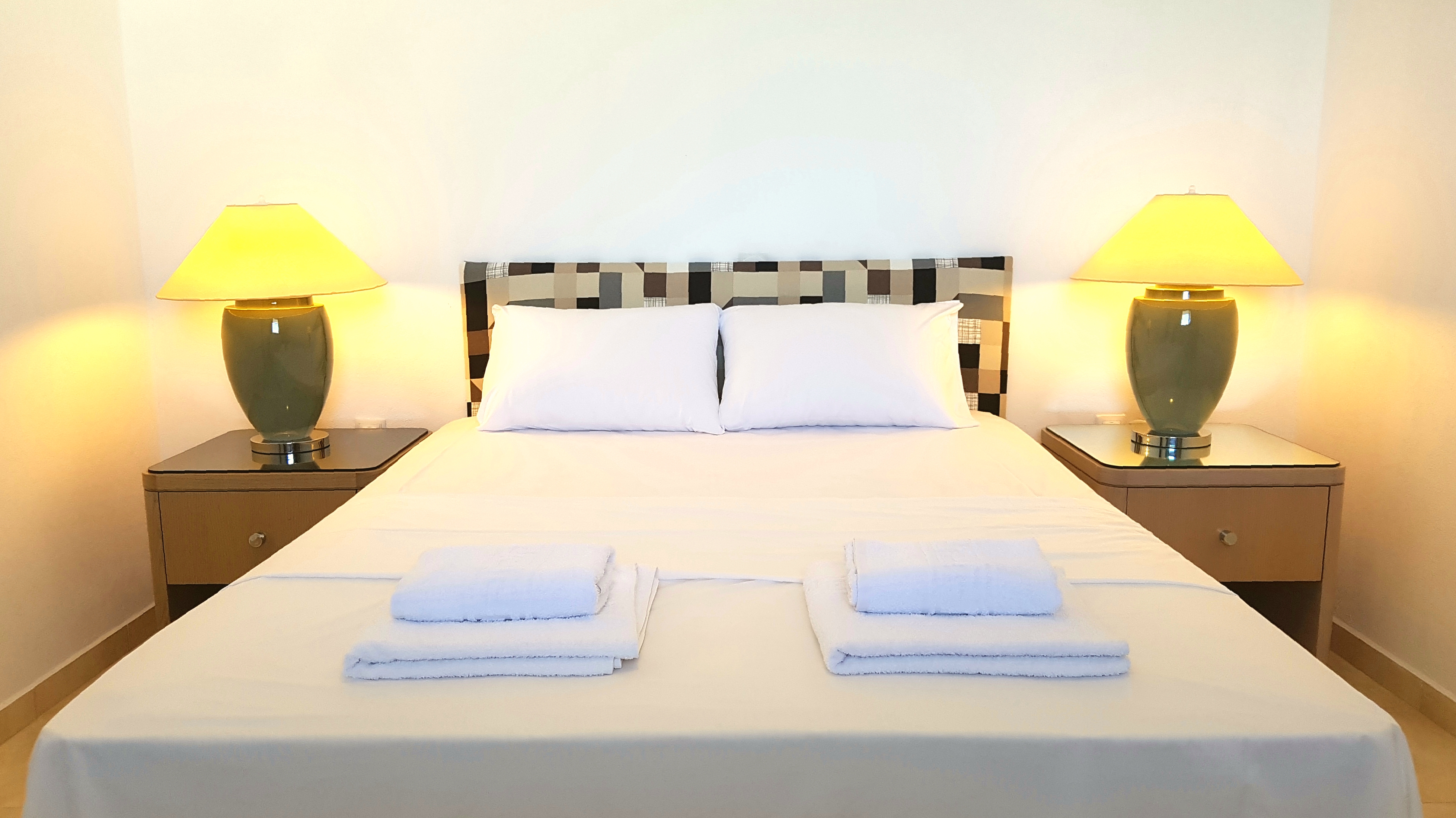 Bungalow White Apartments And Suites