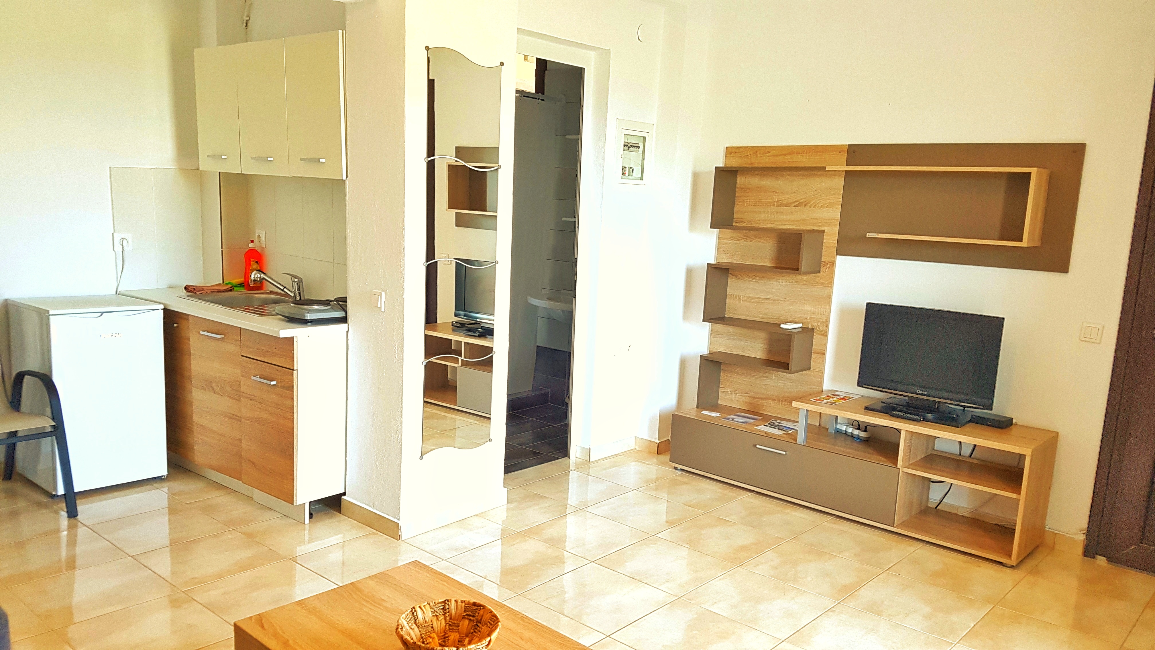 Bungalow White Apartments And Suites