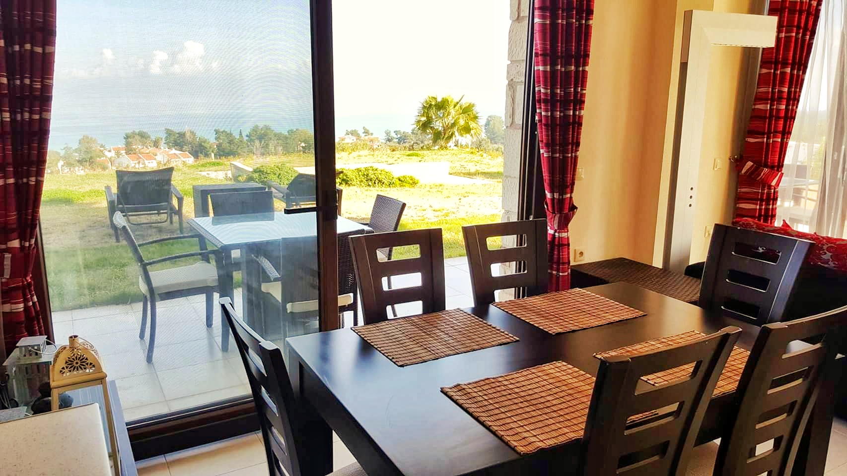 Bungalow White Apartments And Suites