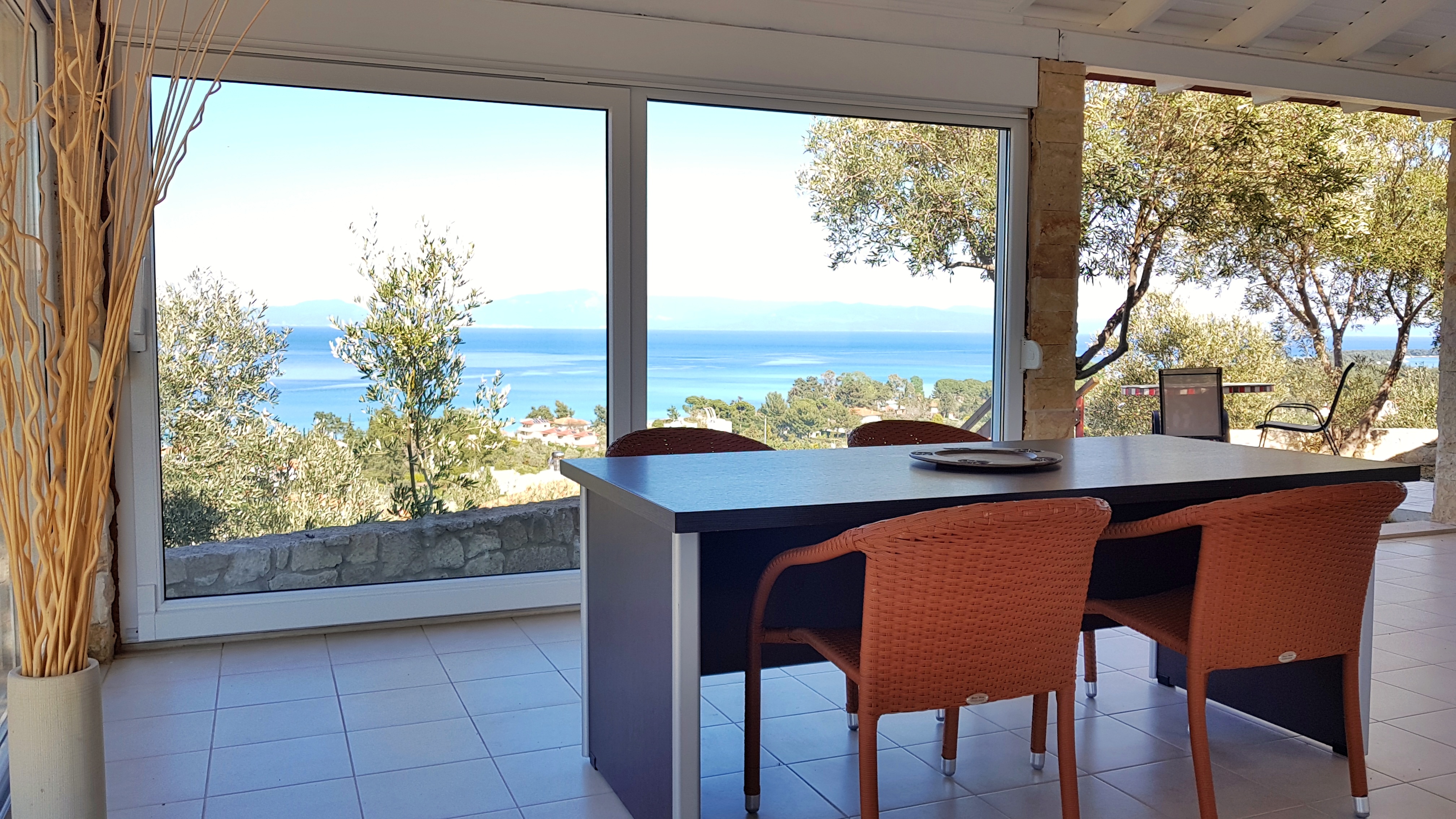 Bungalow White Apartments And Suites