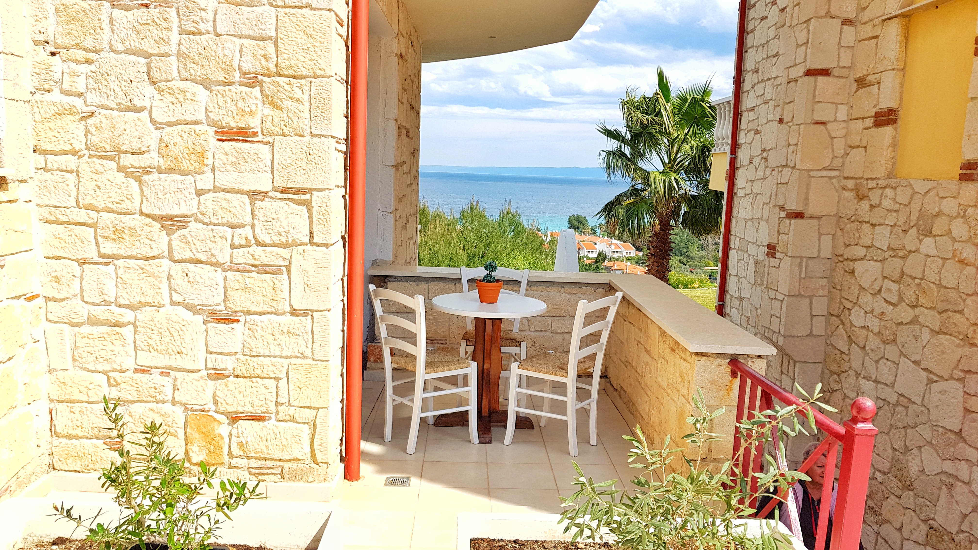 Bungalow White Apartments And Suites