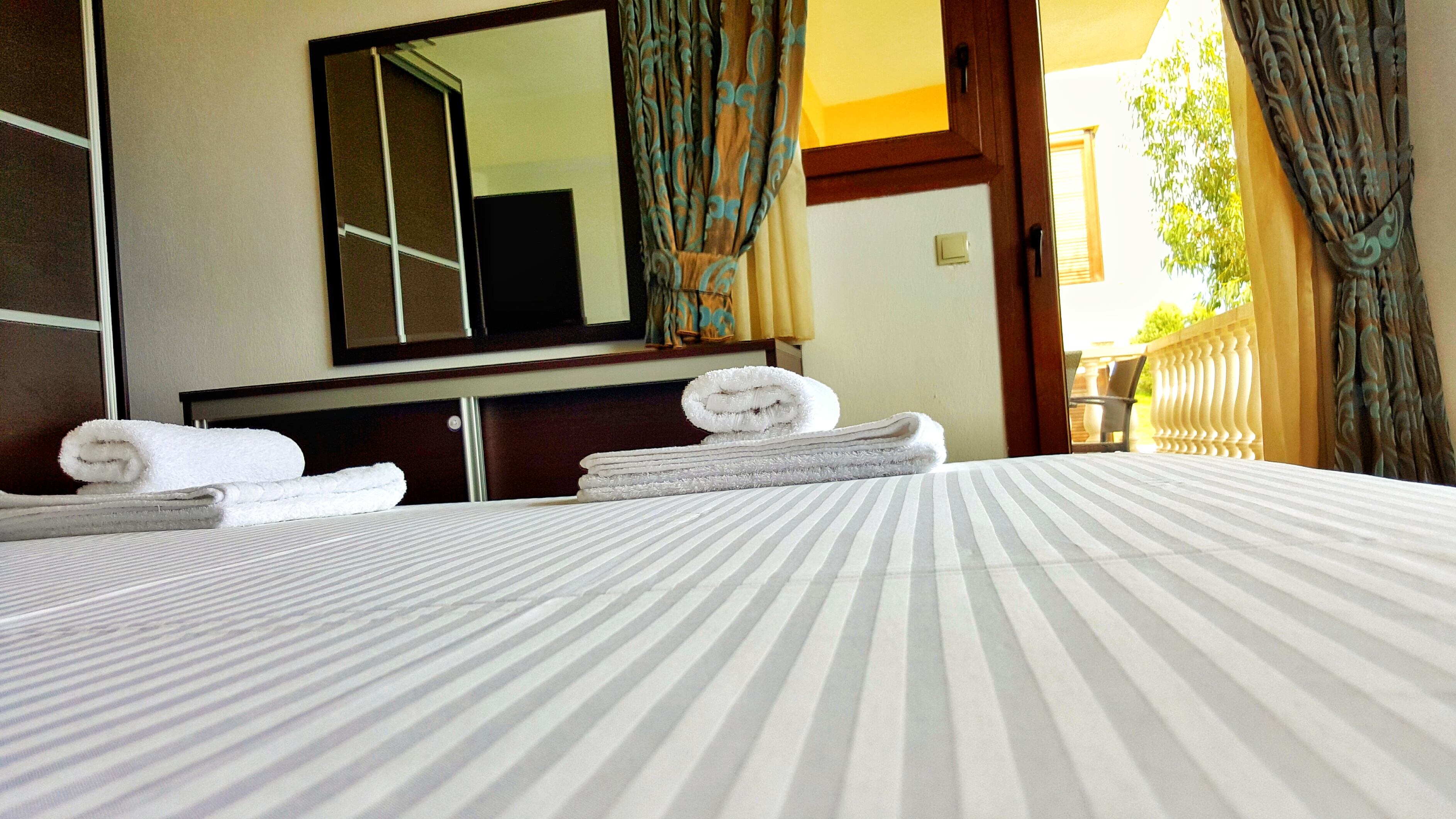 Bungalow White Apartments And Suites