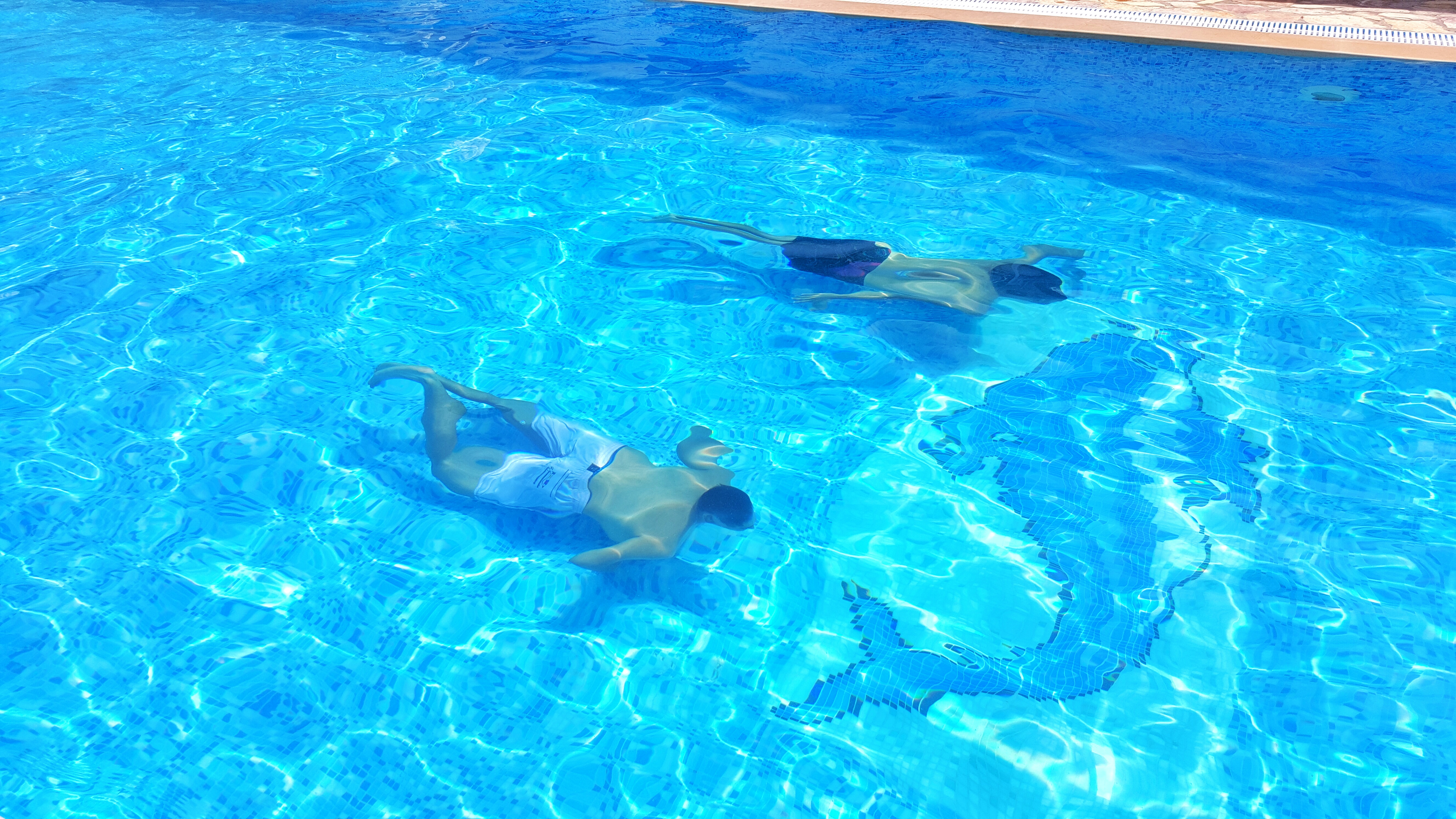 Bungalow White Apartments And Suites