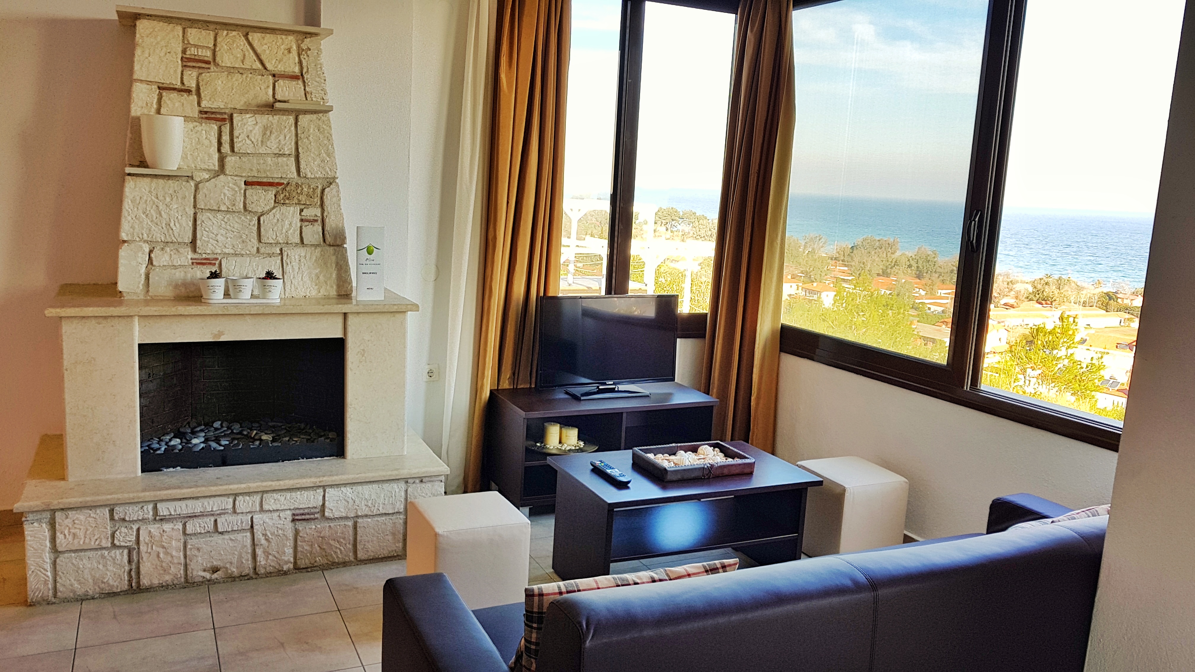 Bungalow White Apartments And Suites