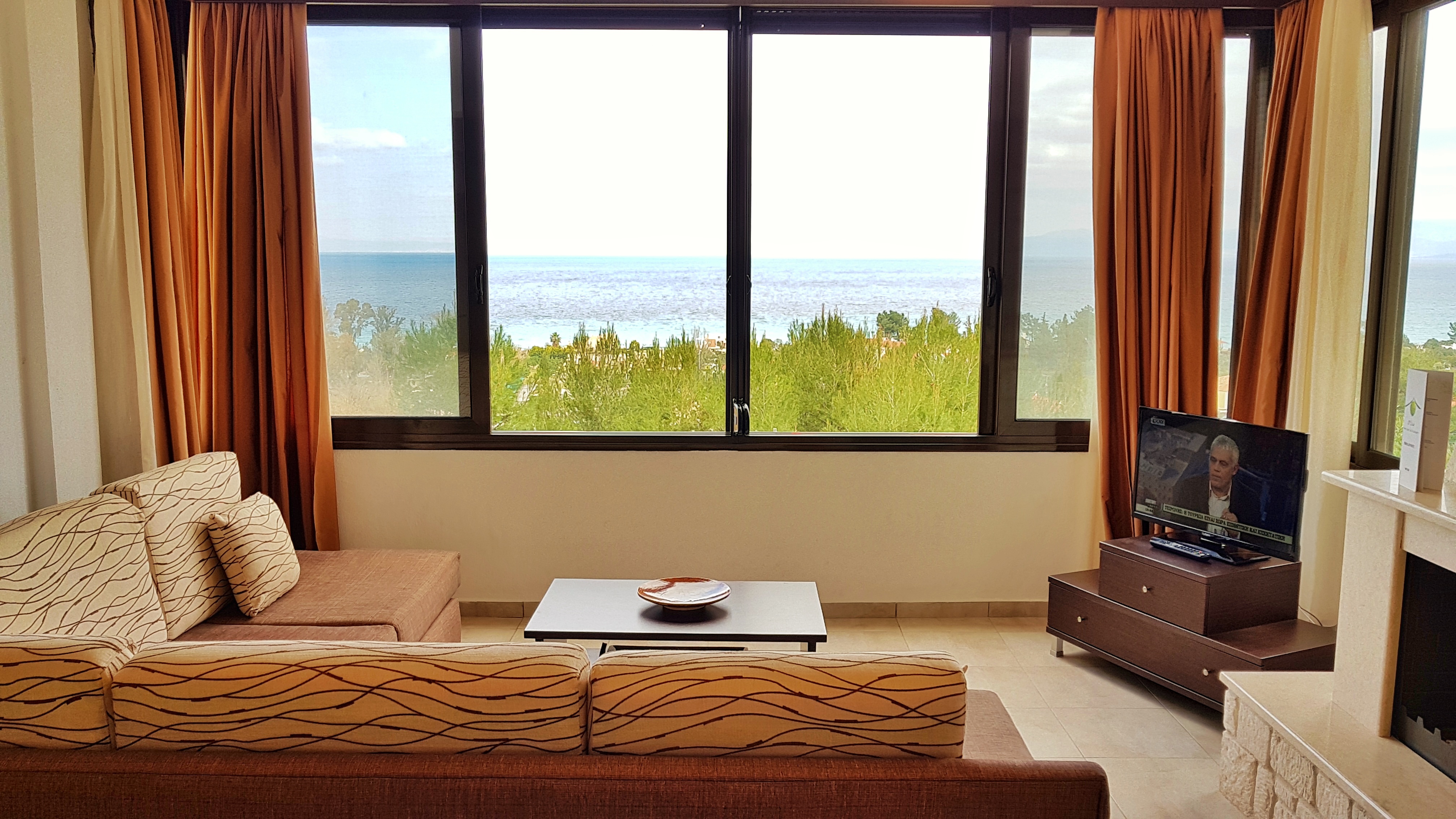 Bungalow White Apartments And Suites