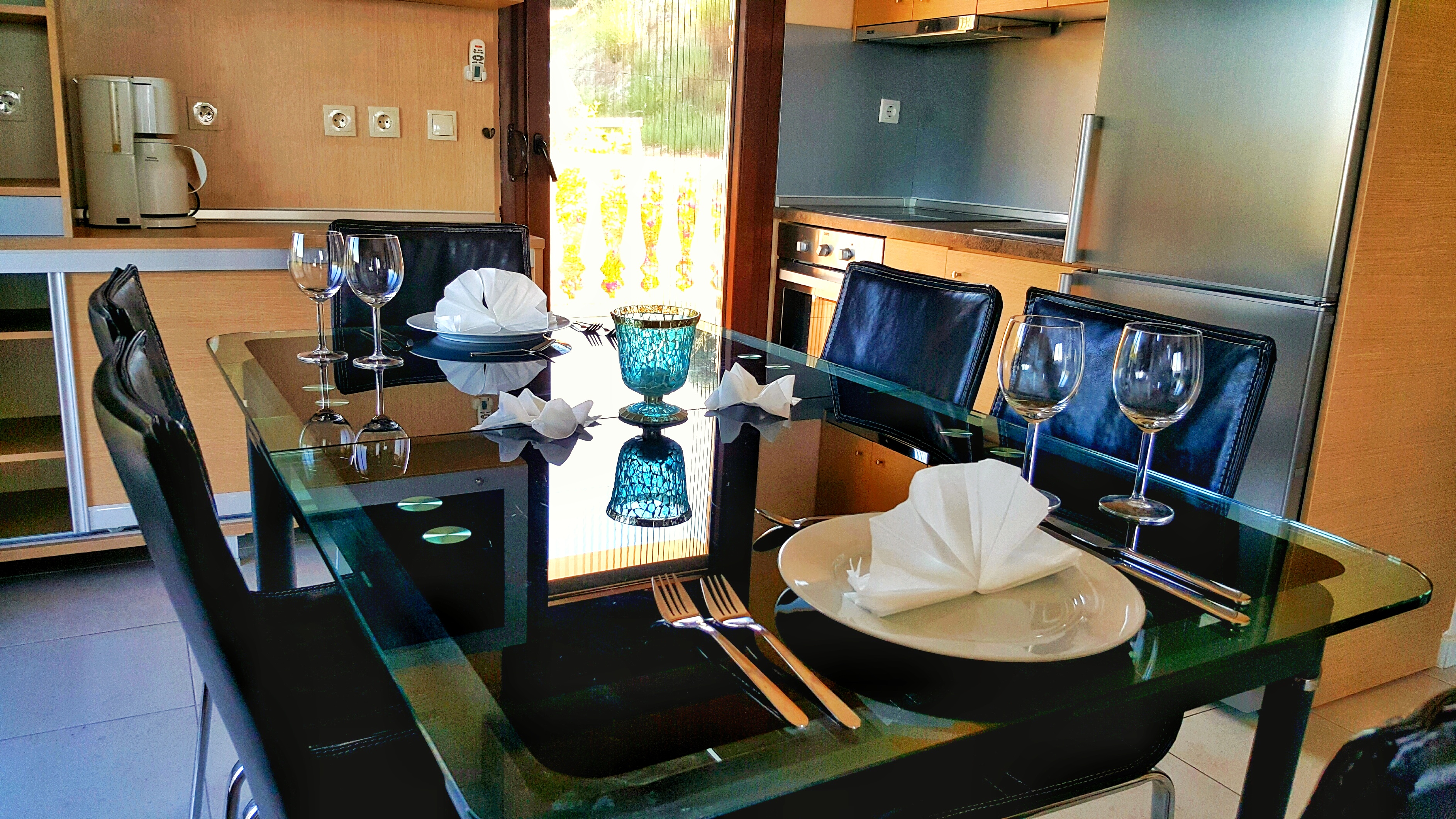 Bungalow White Apartments And Suites