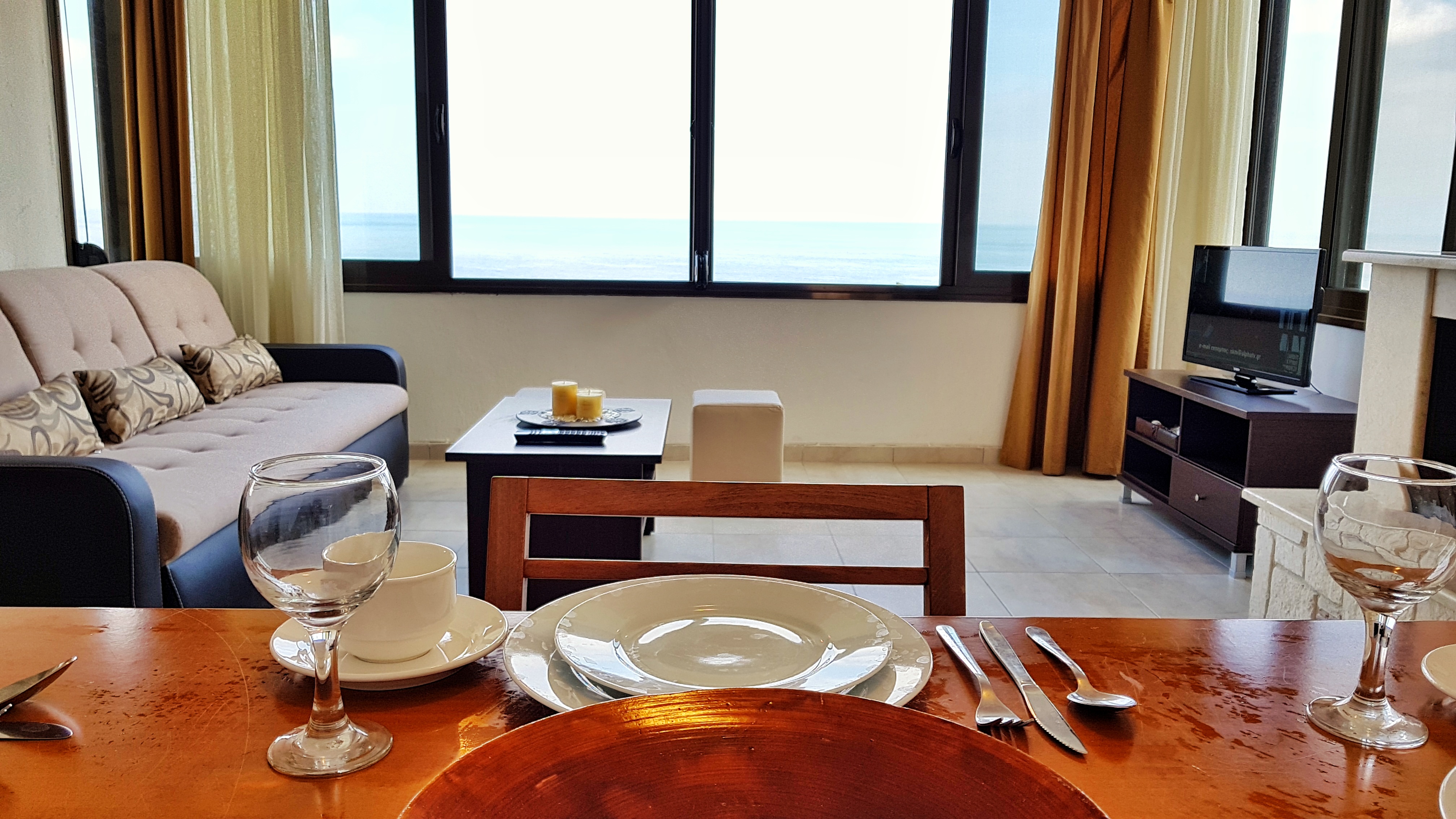 Bungalow White Apartments And Suites