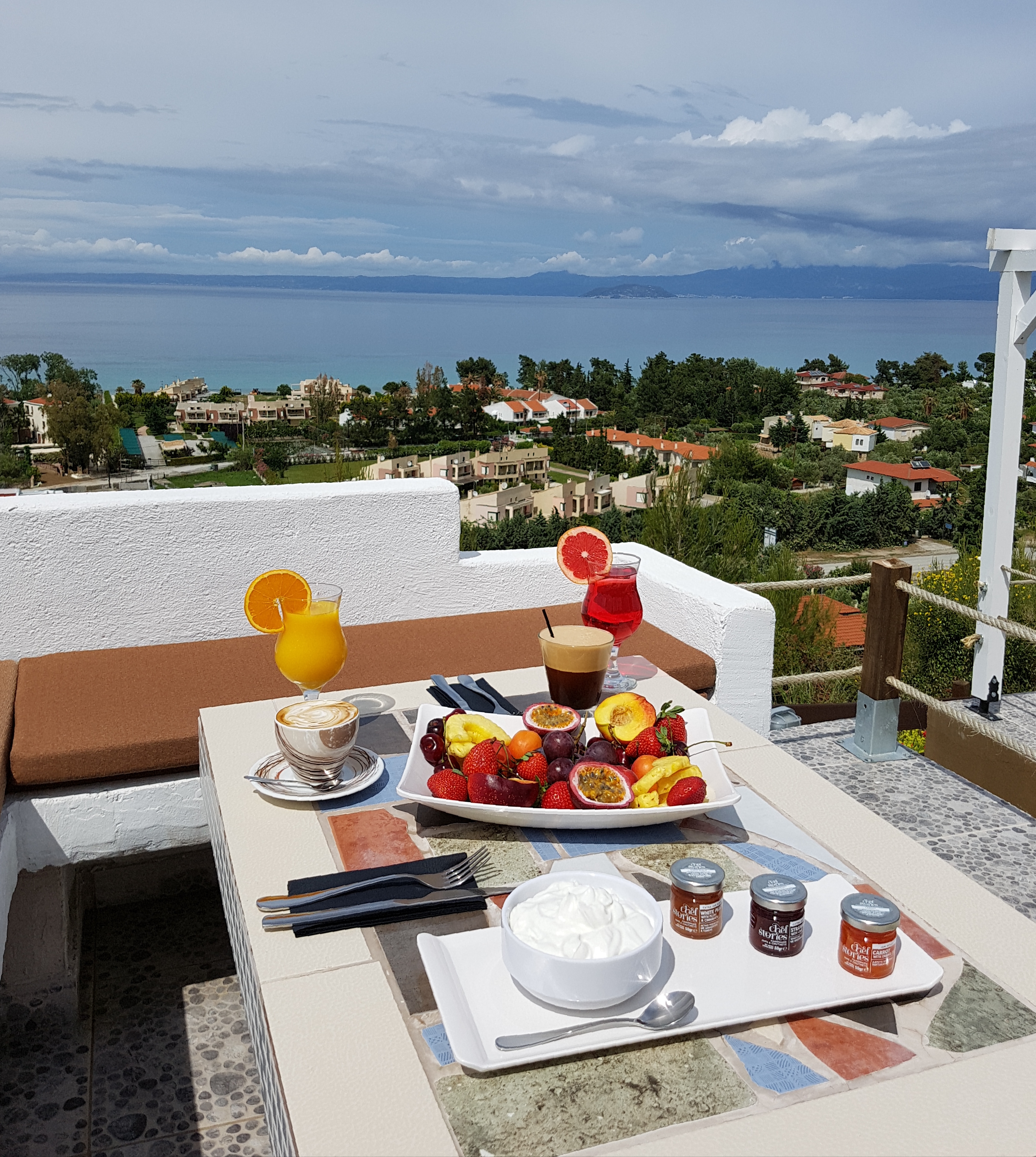 Bungalow White Apartments And Suites