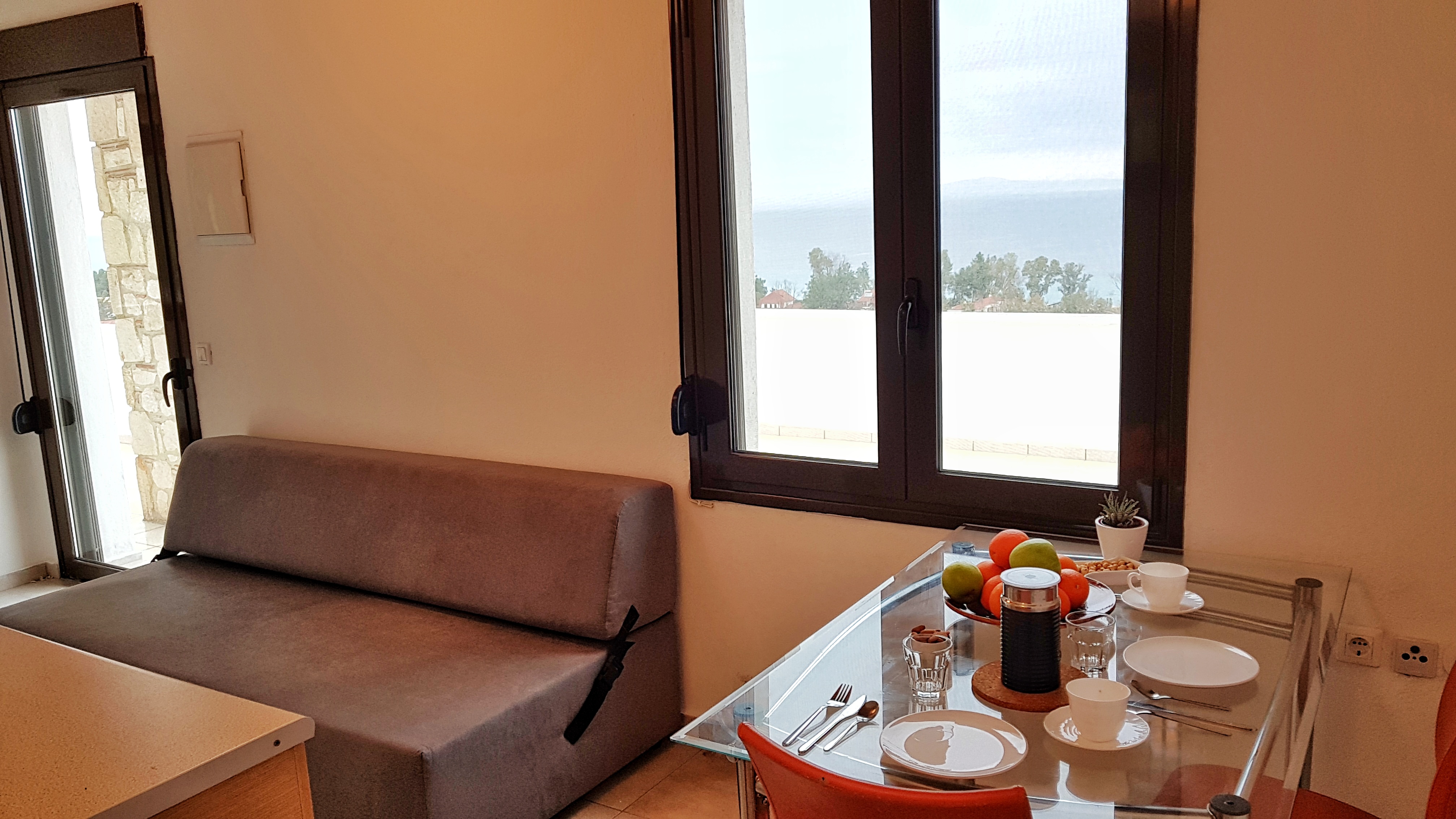 Bungalow White Apartments And Suites