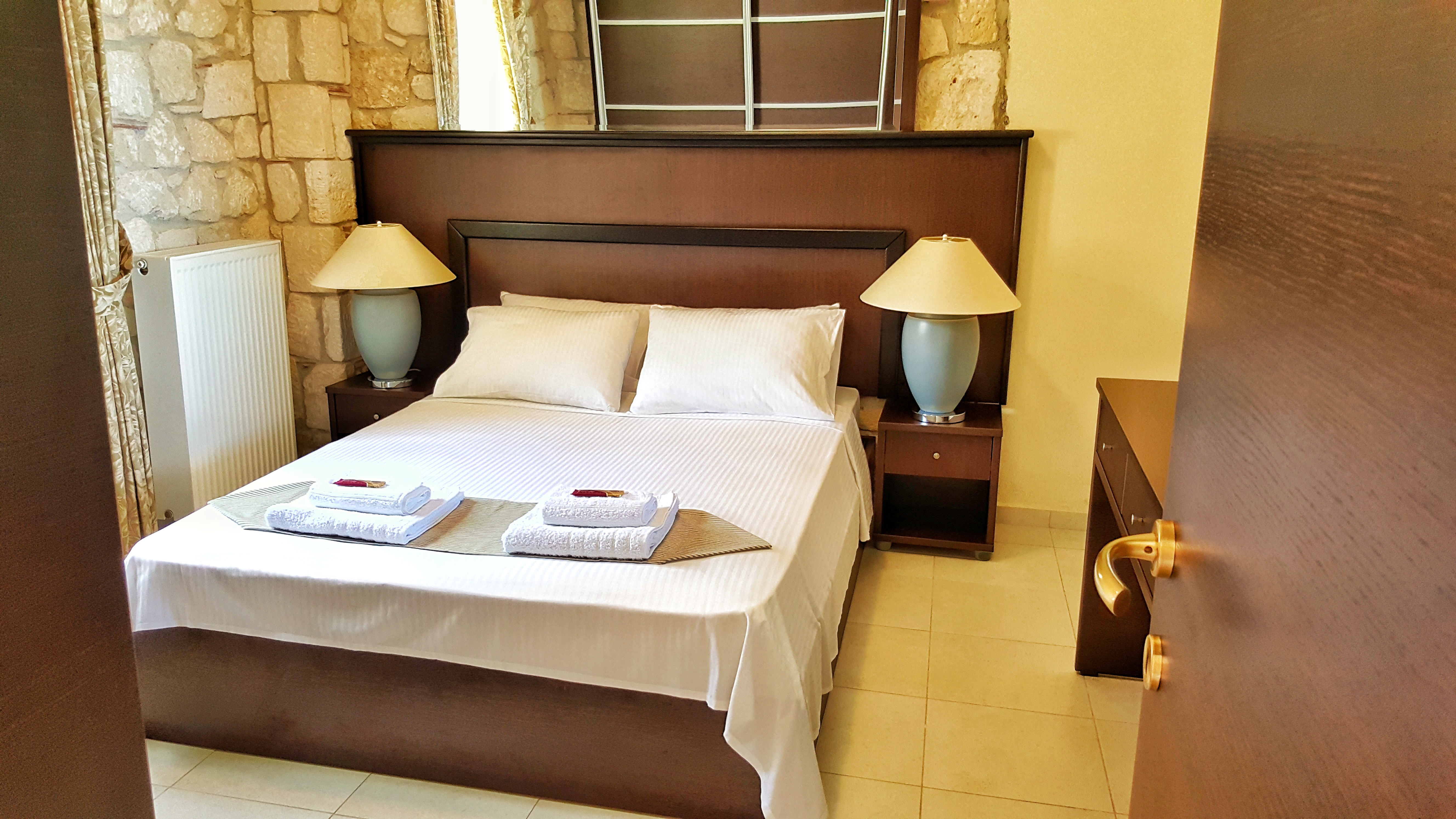 Bungalow White Apartments And Suites