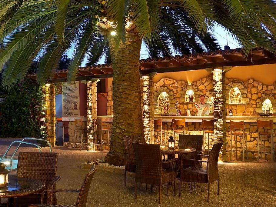 Pelli Hotel