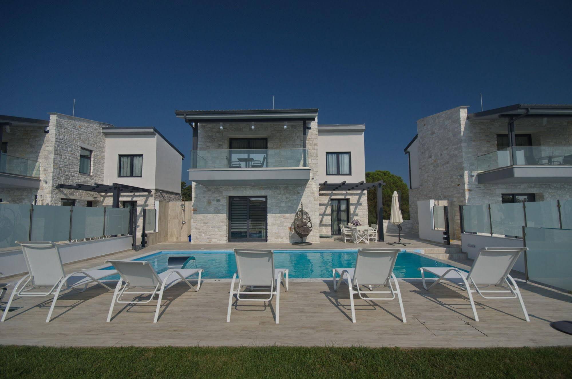 White Pearl Luxury Villas