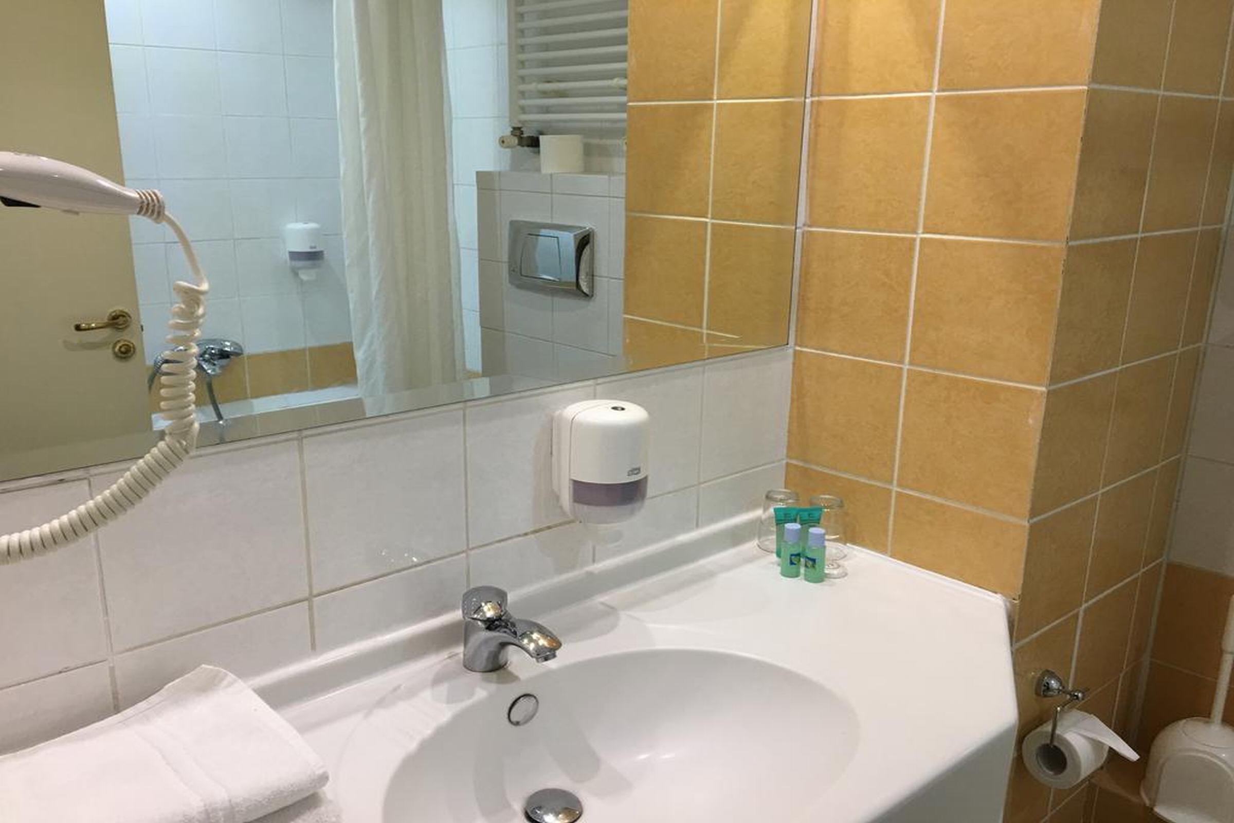 Athina Airport Hotel