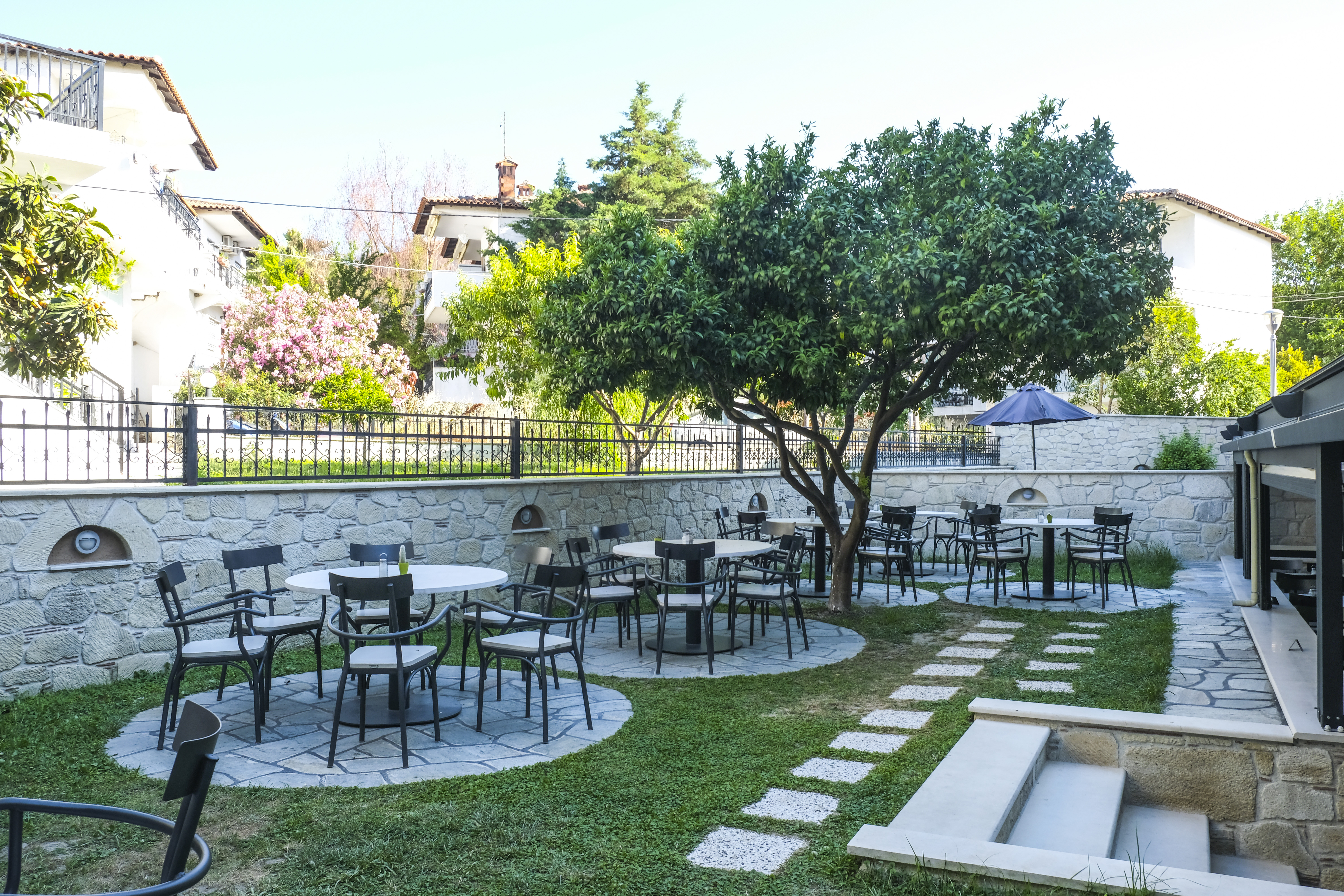 Royal Hotel and Suites