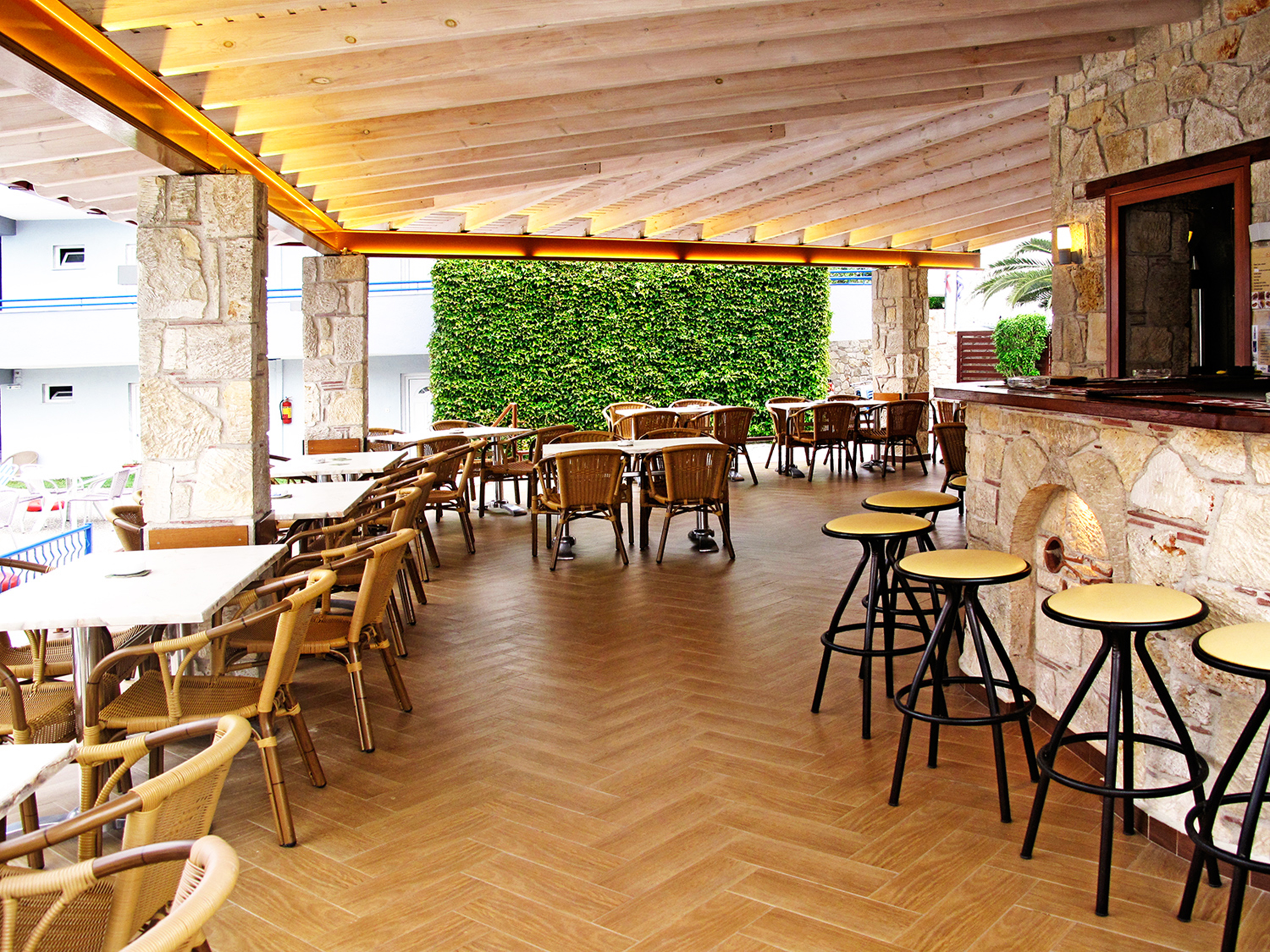 Royal Hotel and Suites