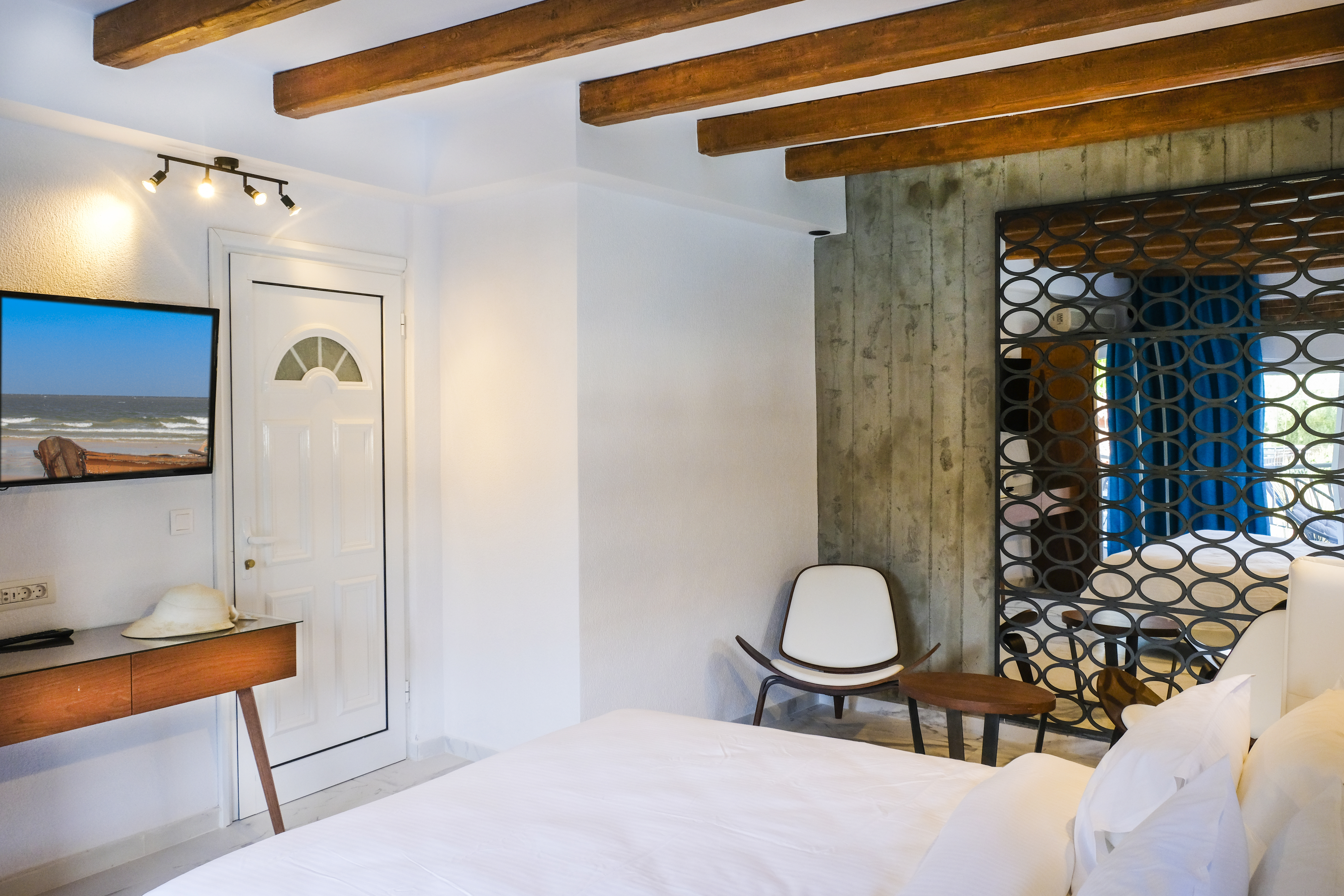 Royal Hotel and Suites