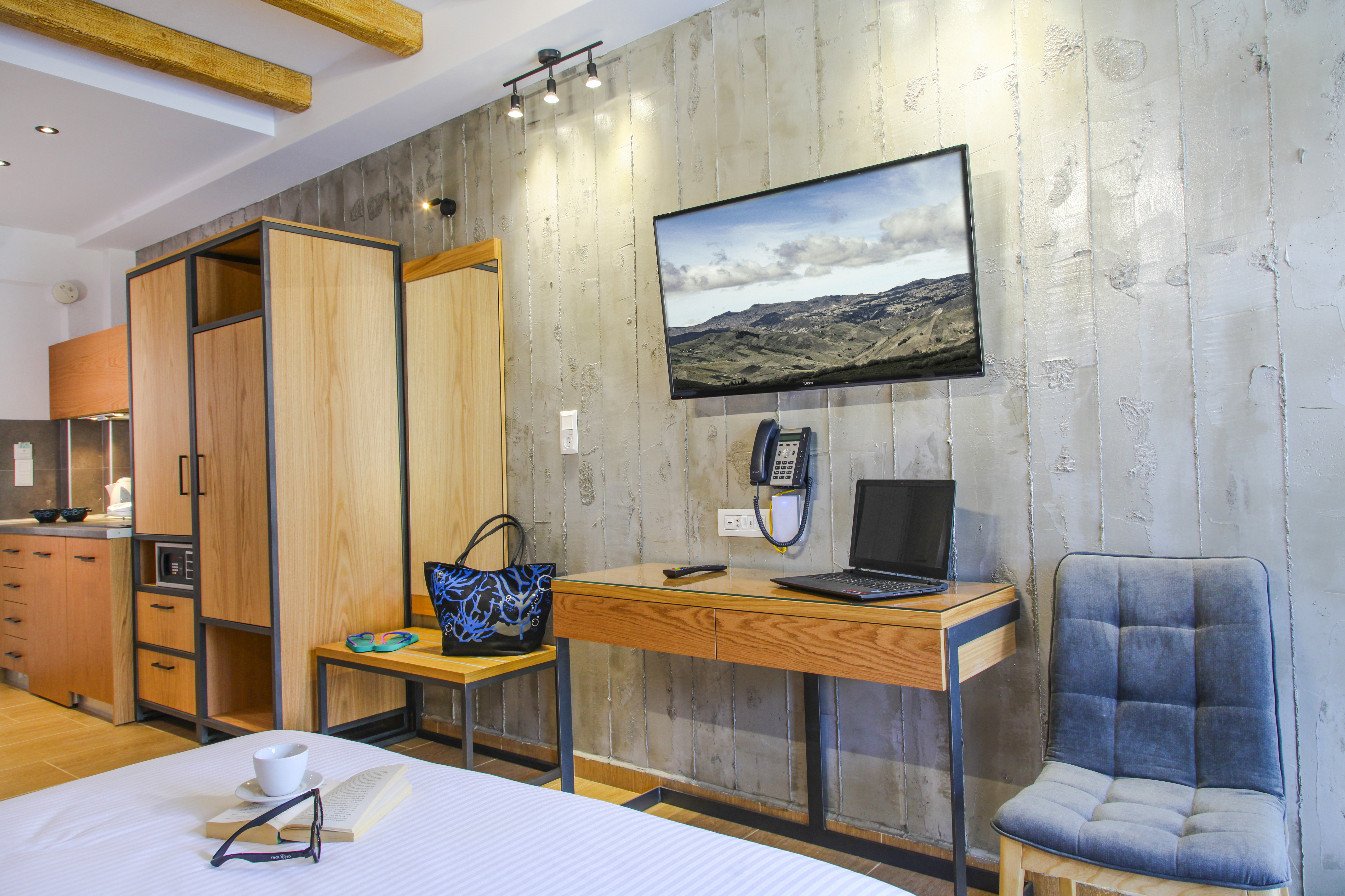 Royal Hotel and Suites