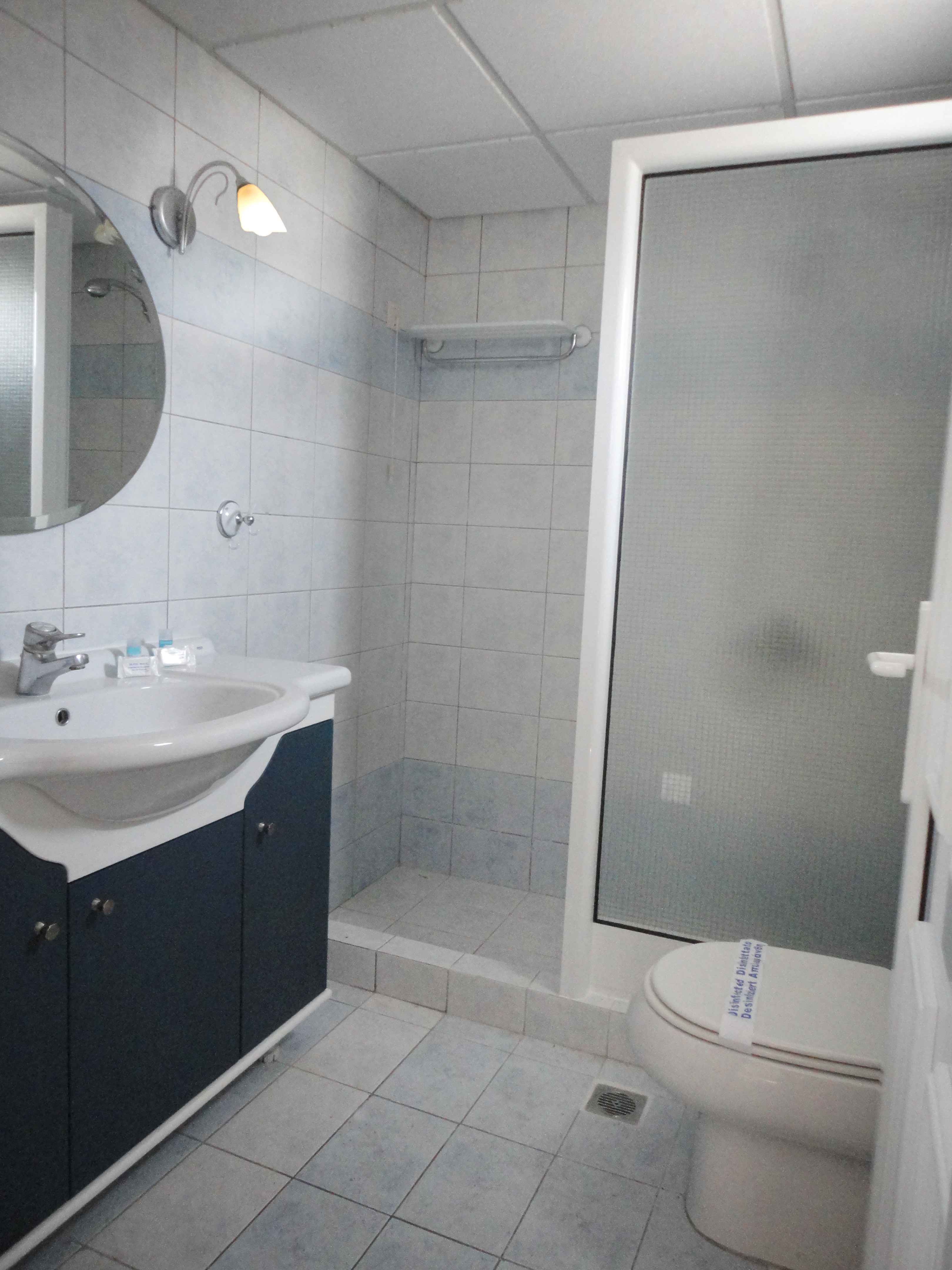 Royal Hotel and Suites