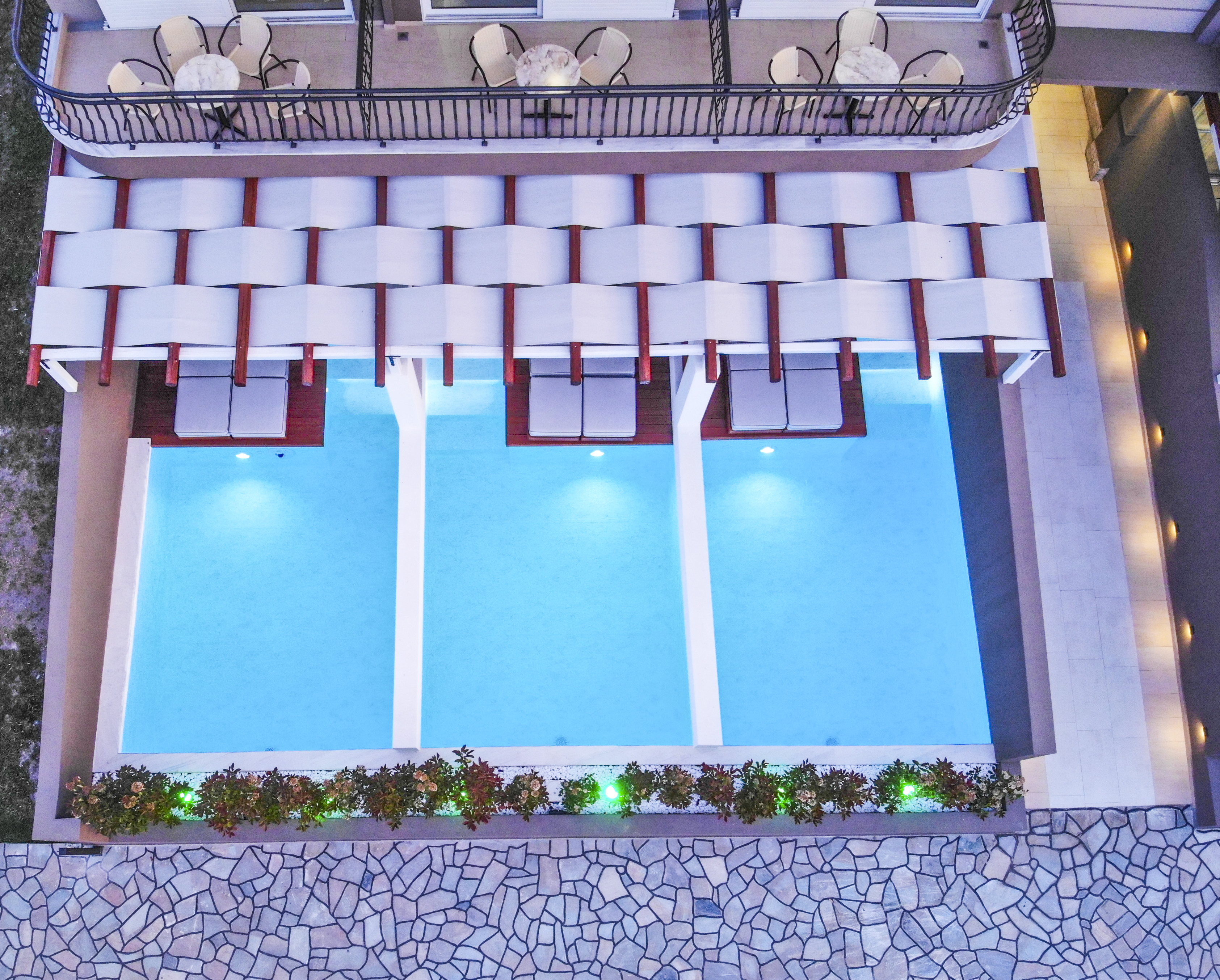 Royal Hotel and Suites