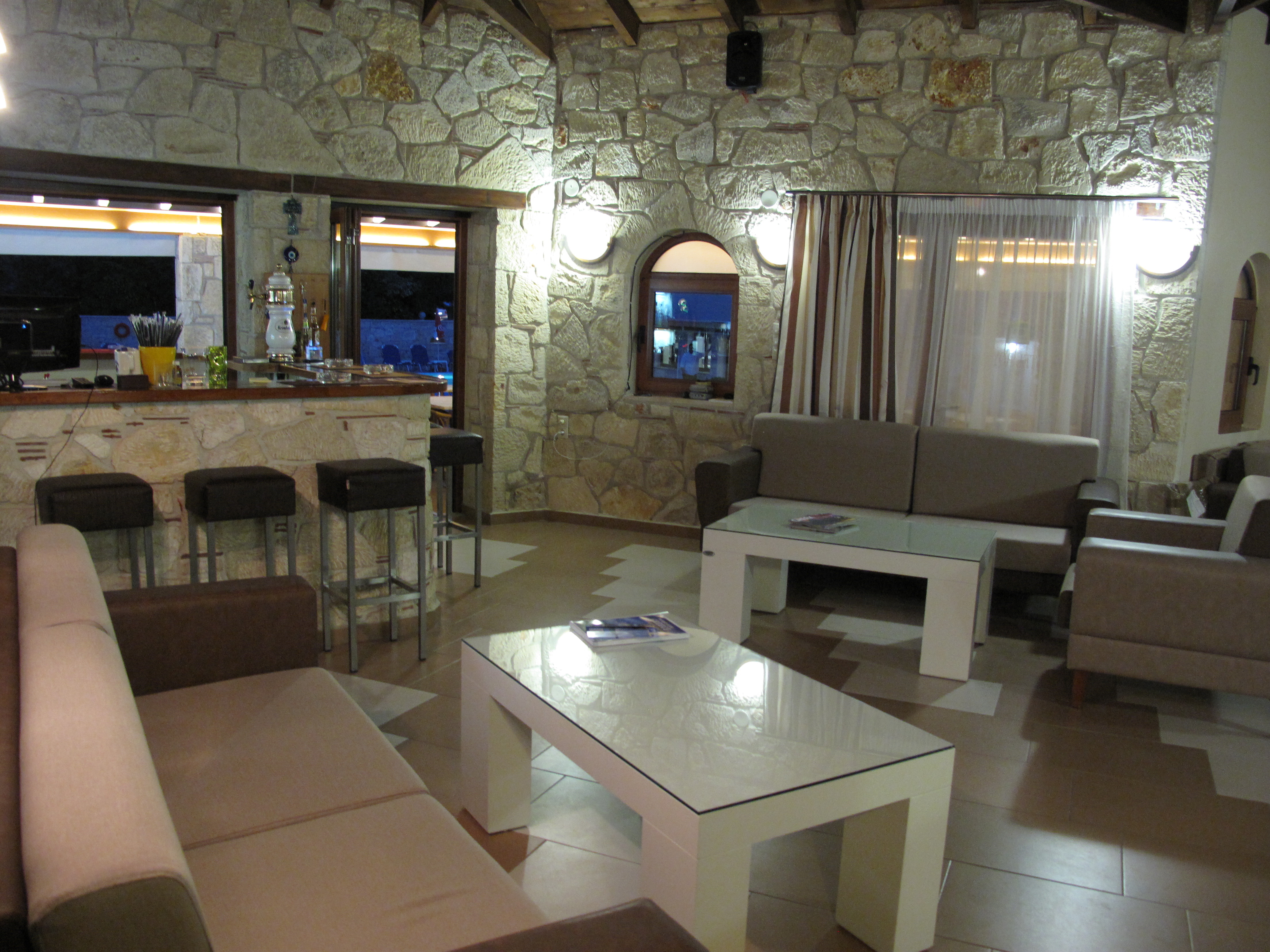 Royal Hotel and Suites