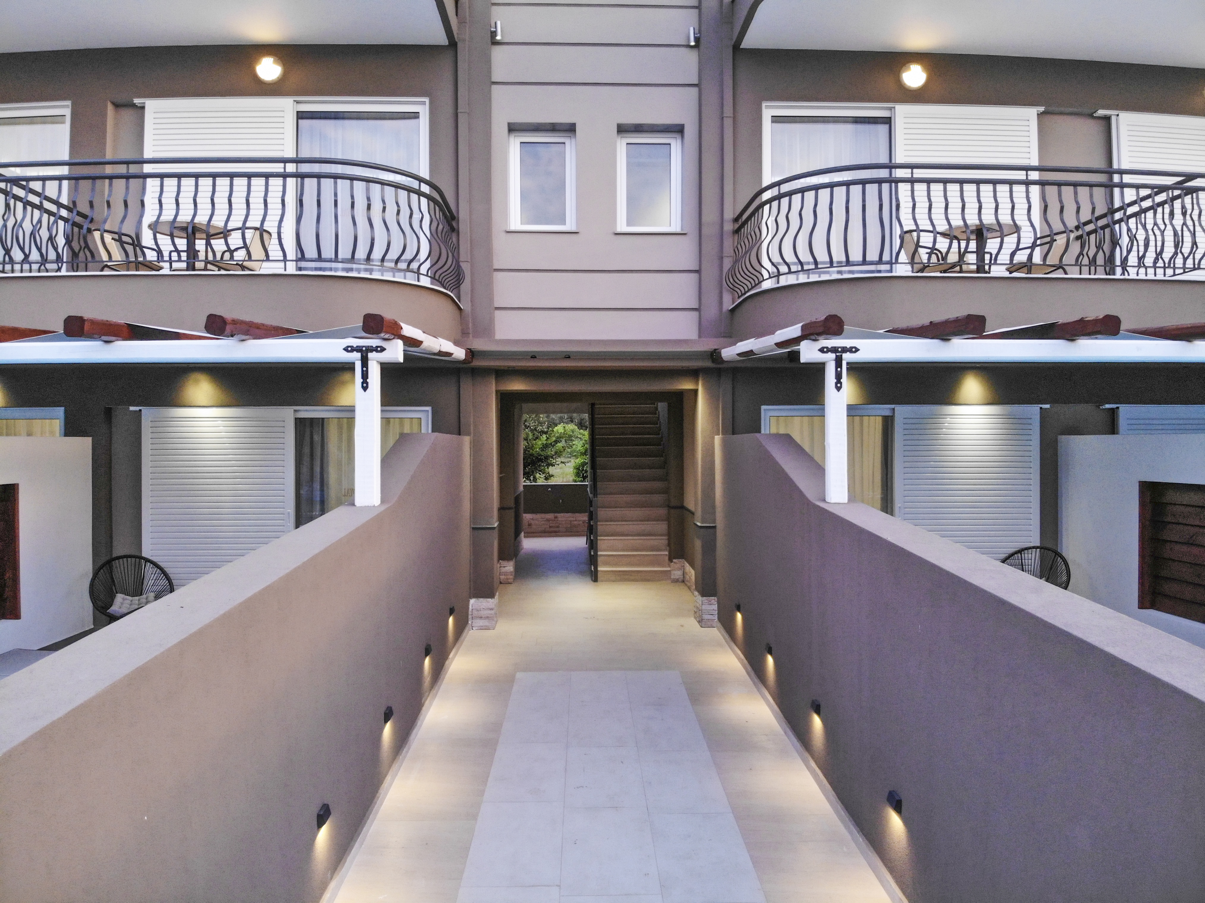 Royal Hotel and Suites