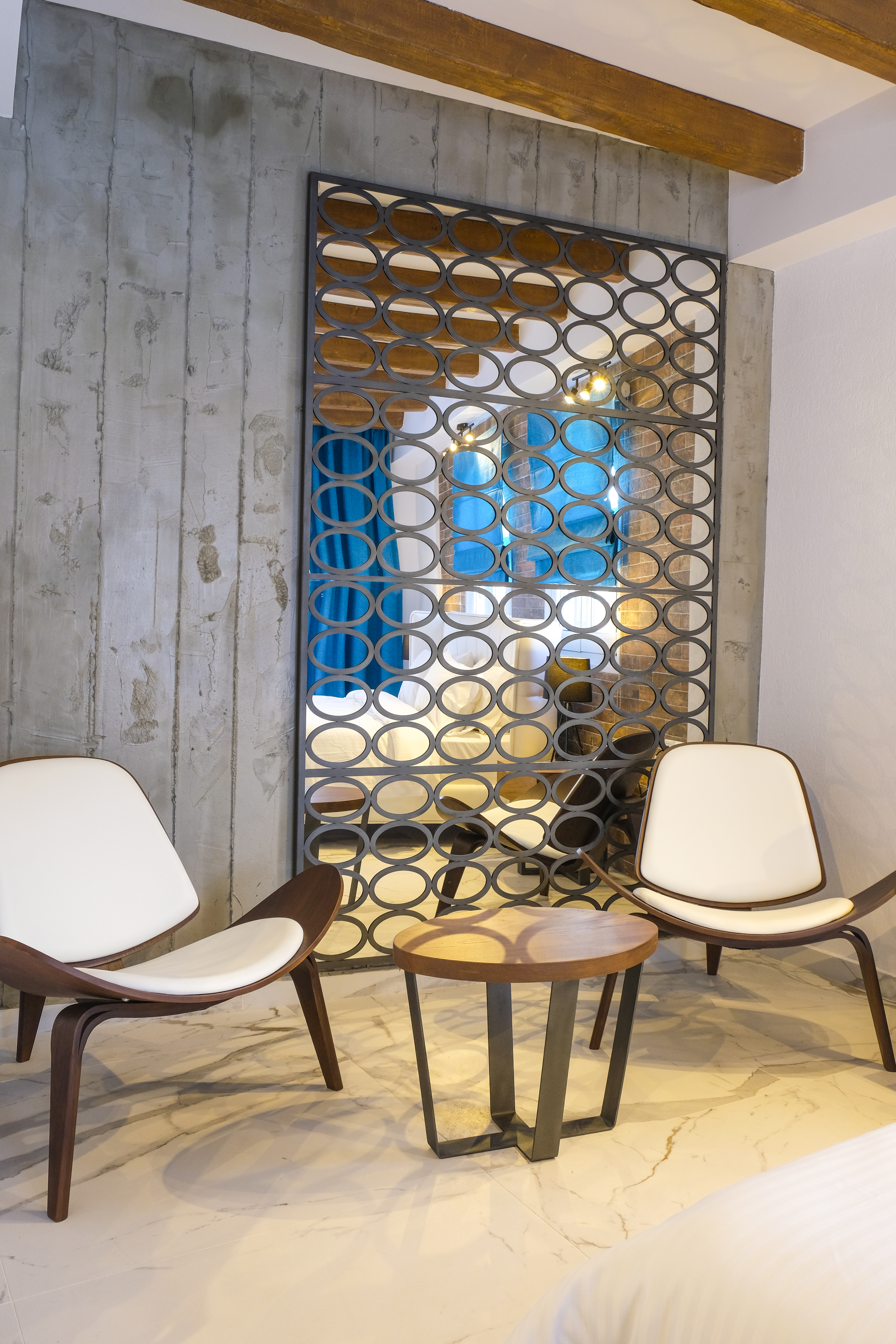 Royal Hotel and Suites