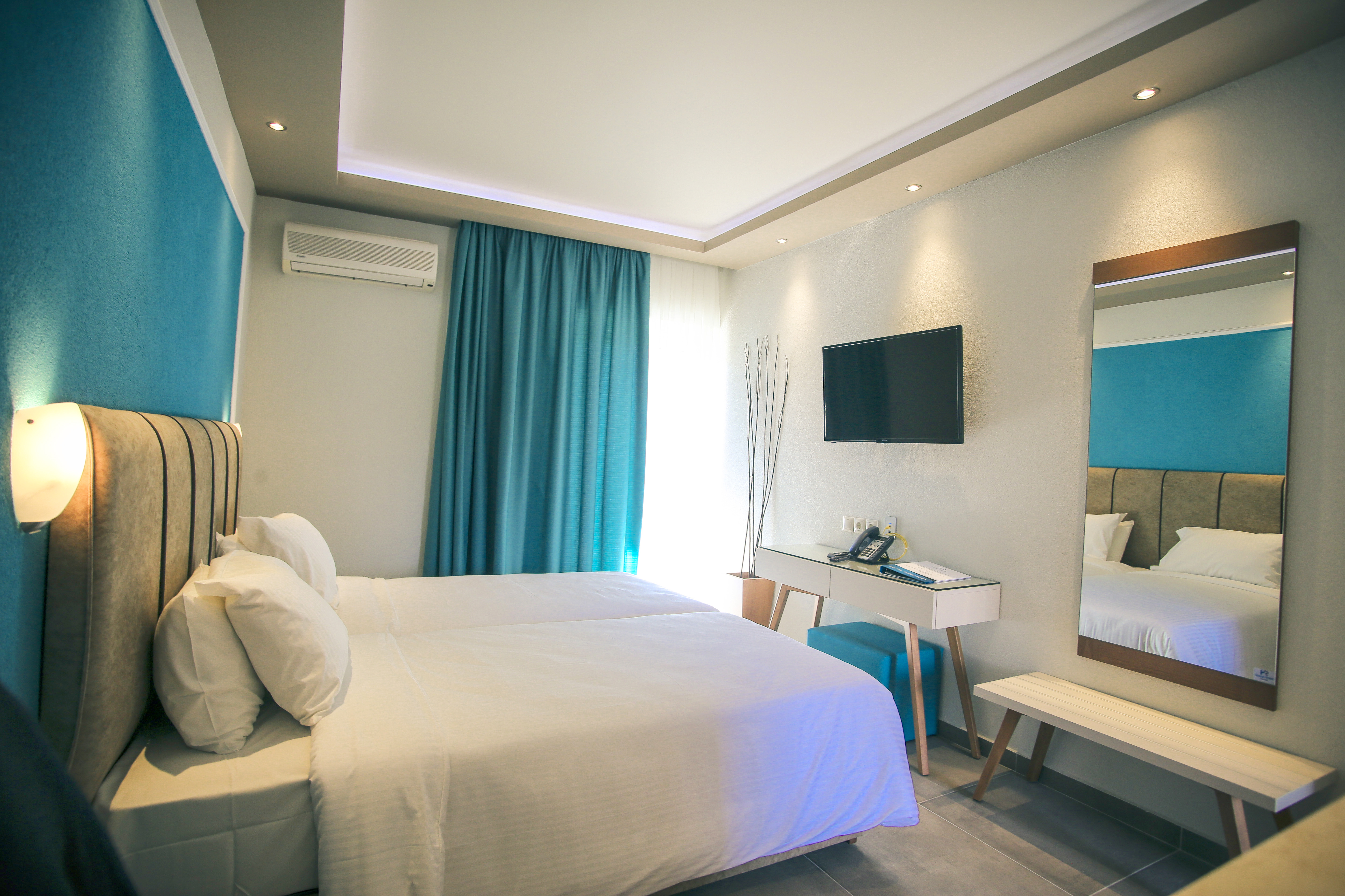 Royal Hotel and Suites