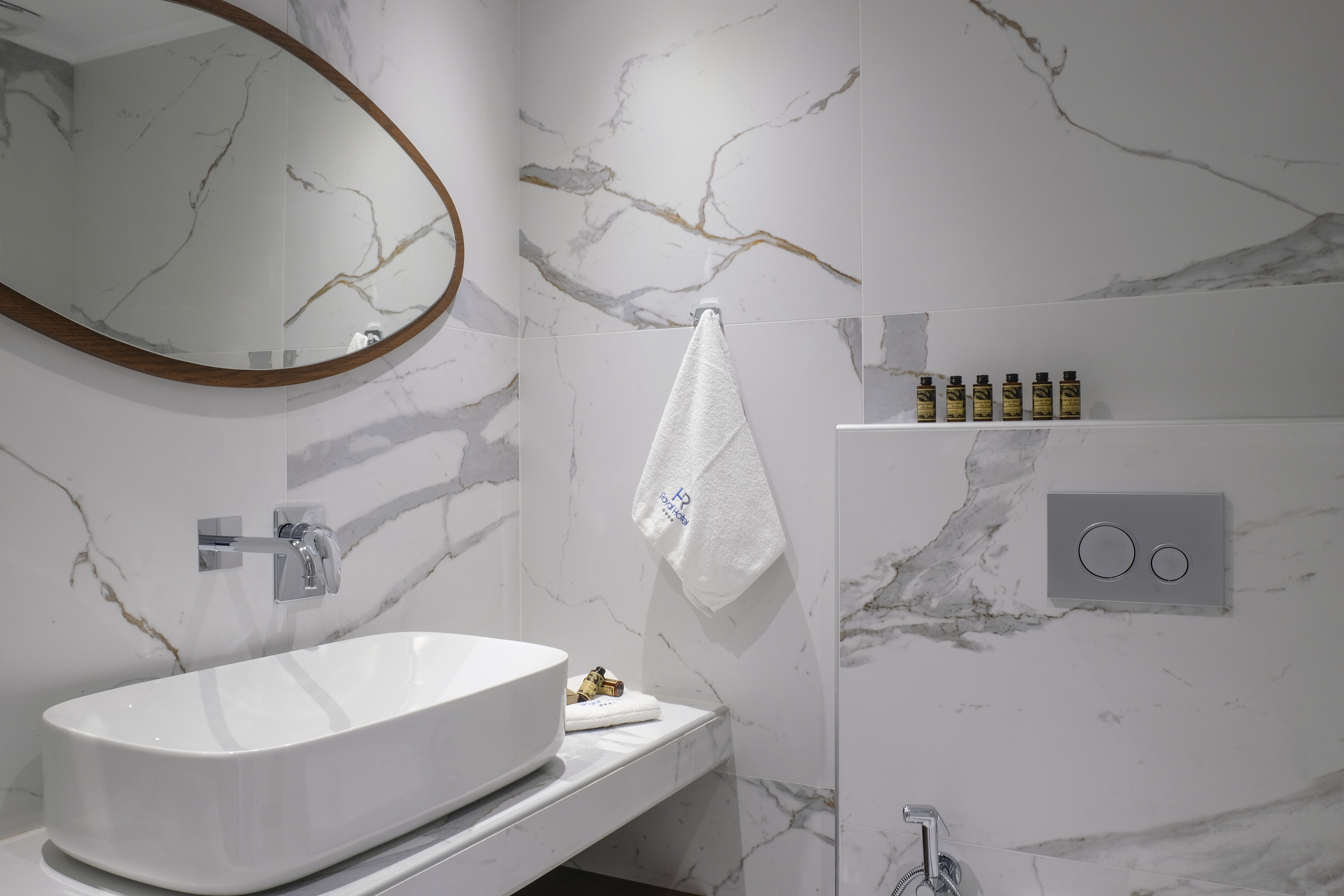 Royal Hotel and Suites