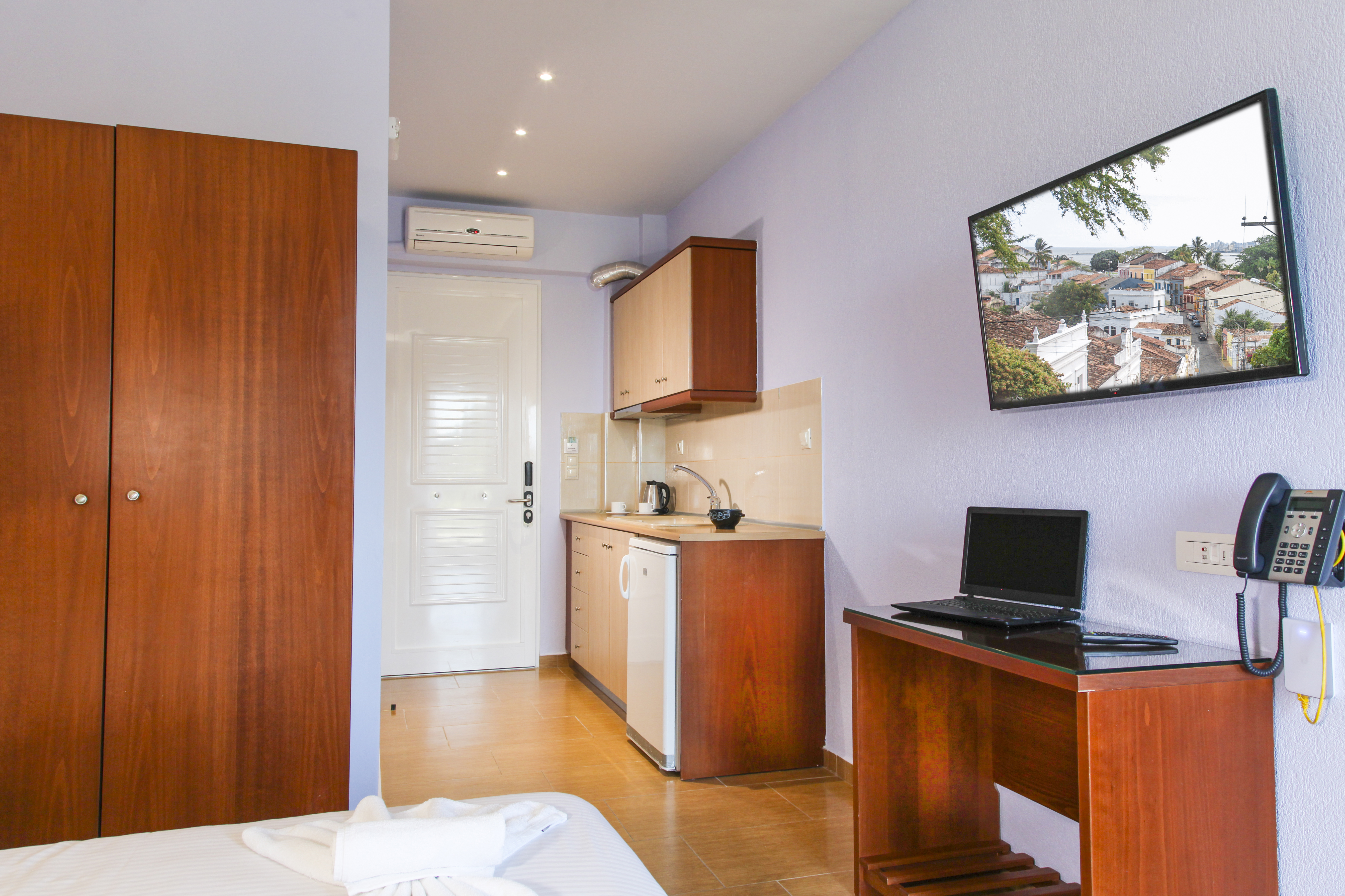 Royal Hotel and Suites