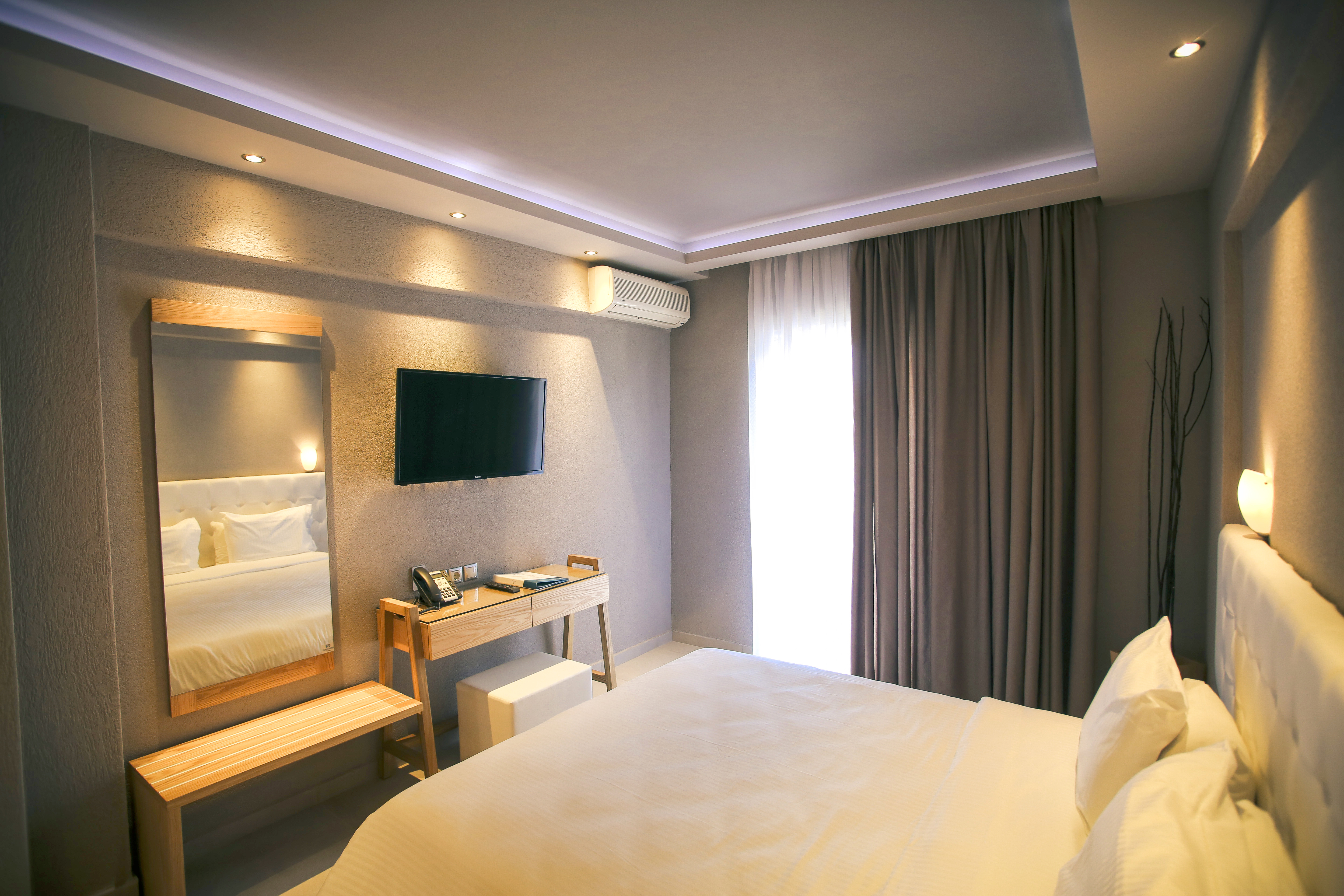 Royal Hotel and Suites