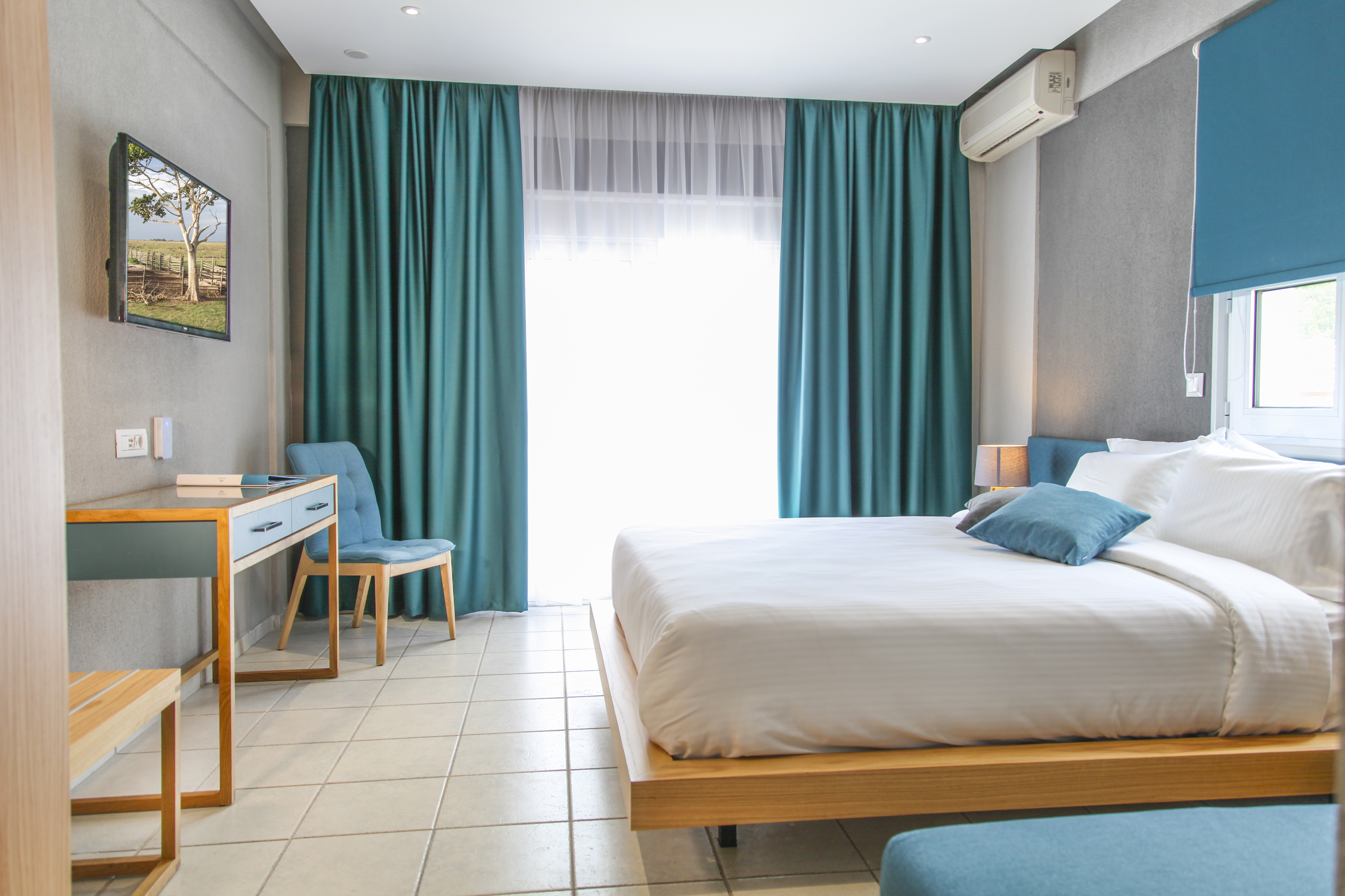 Royal Hotel and Suites