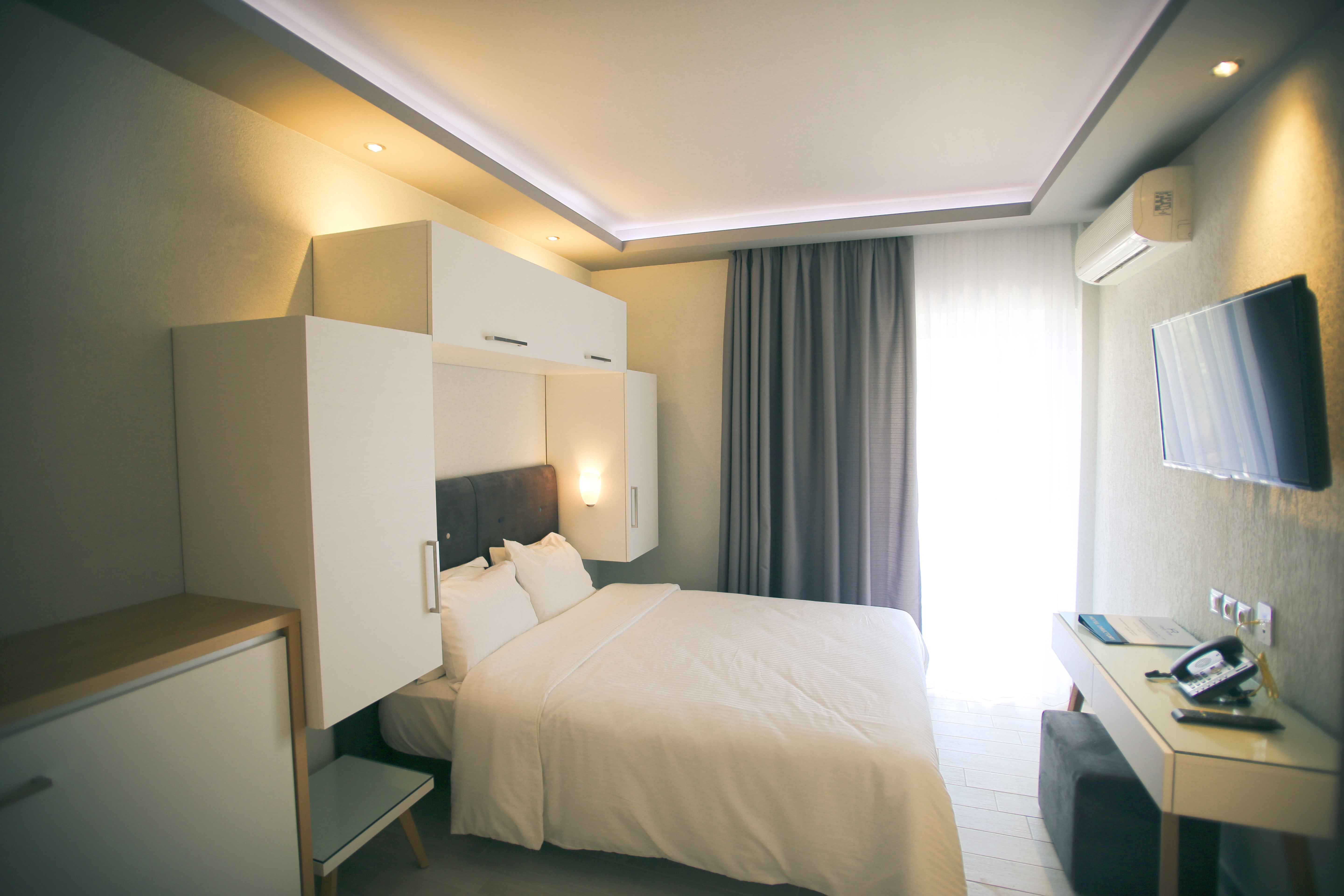 Royal Hotel and Suites