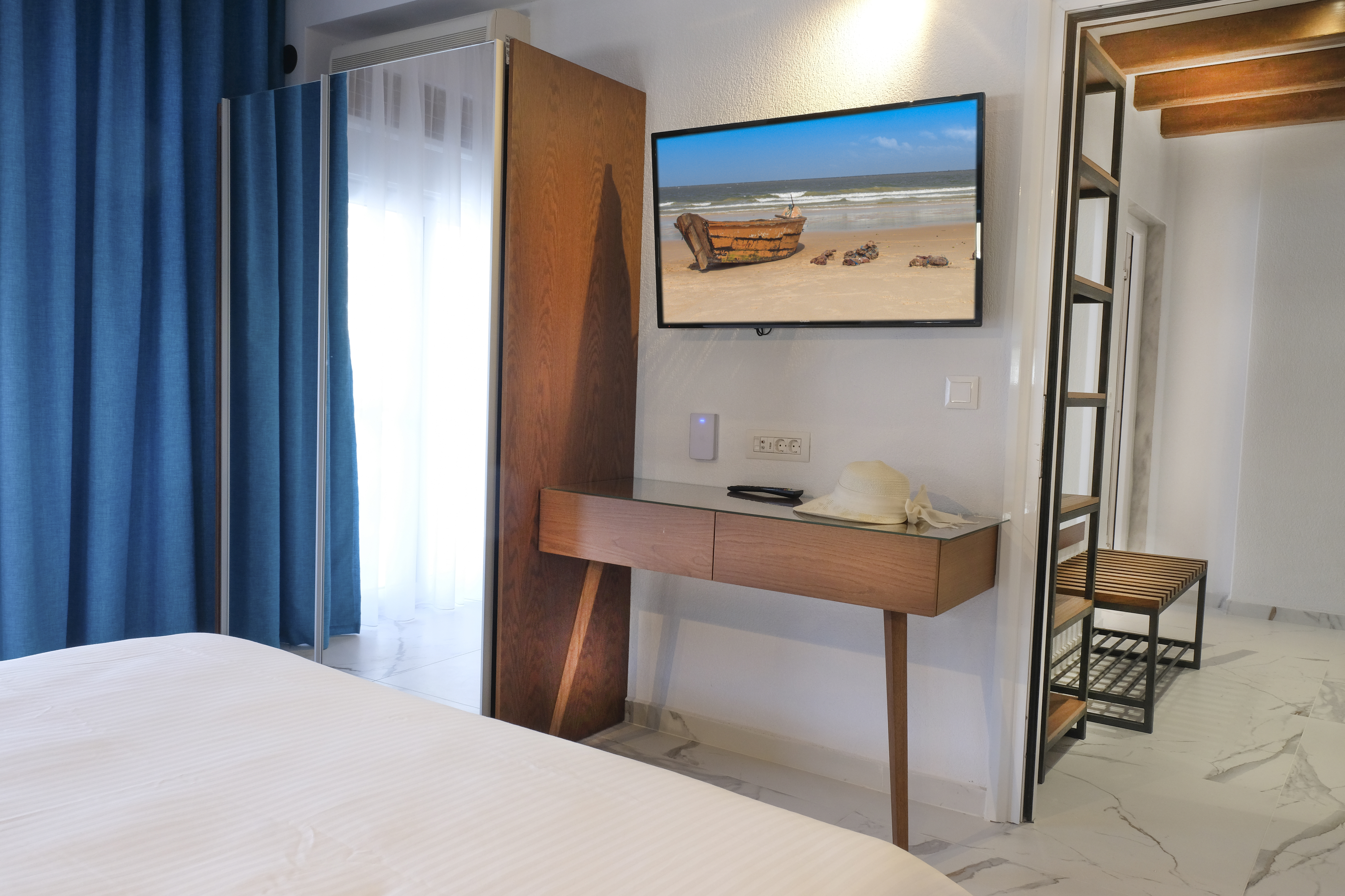 Royal Hotel and Suites