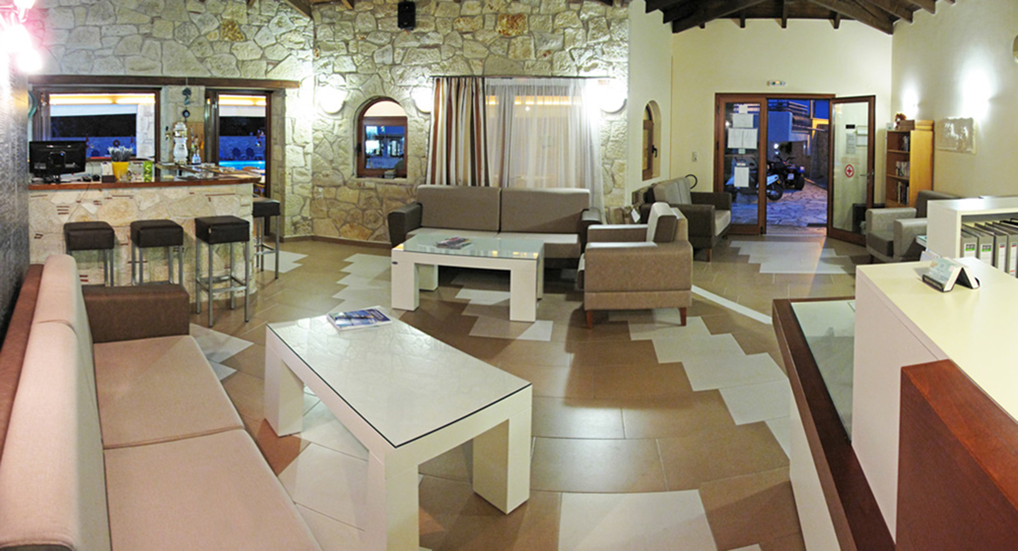 Royal Hotel and Suites