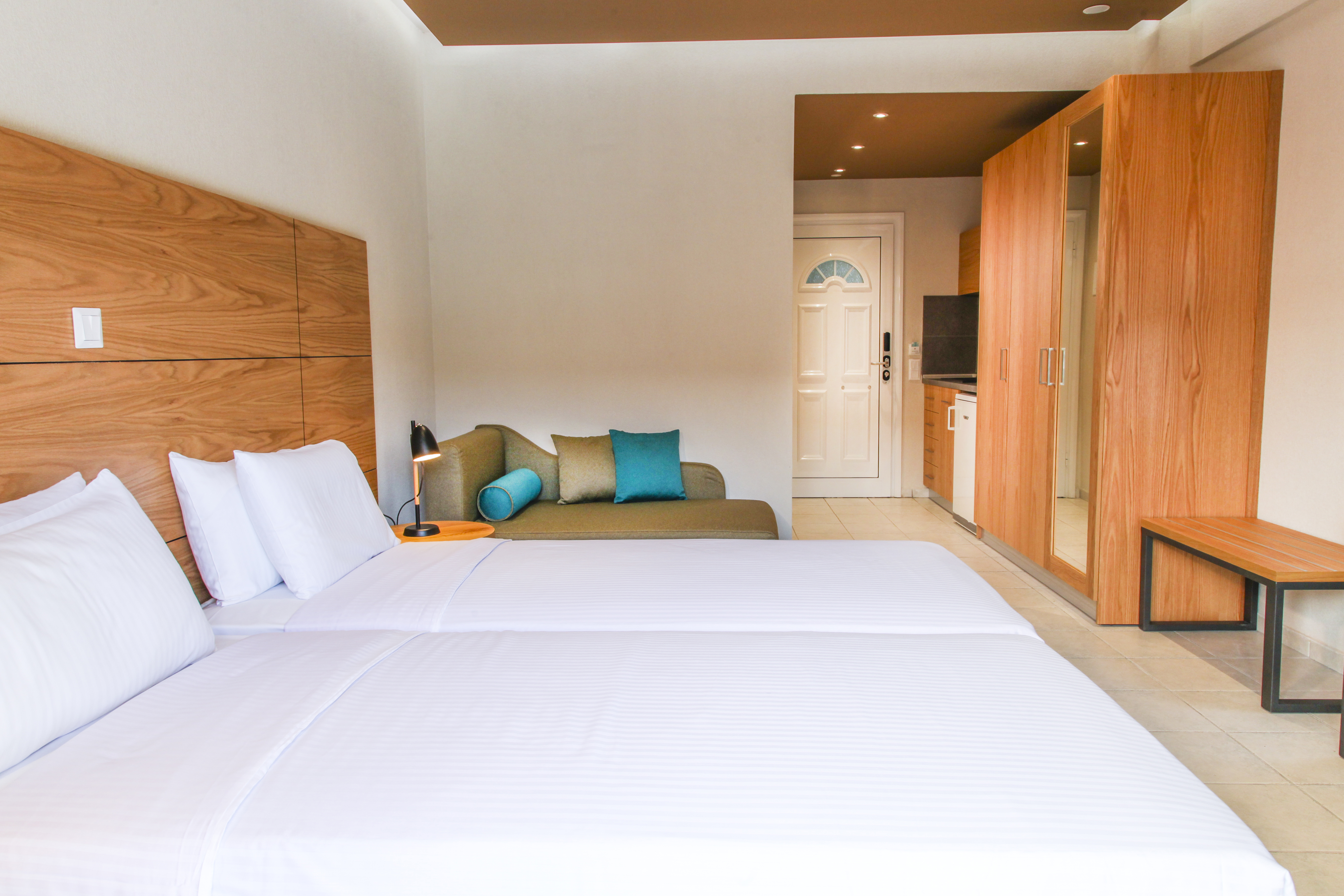 Royal Hotel and Suites