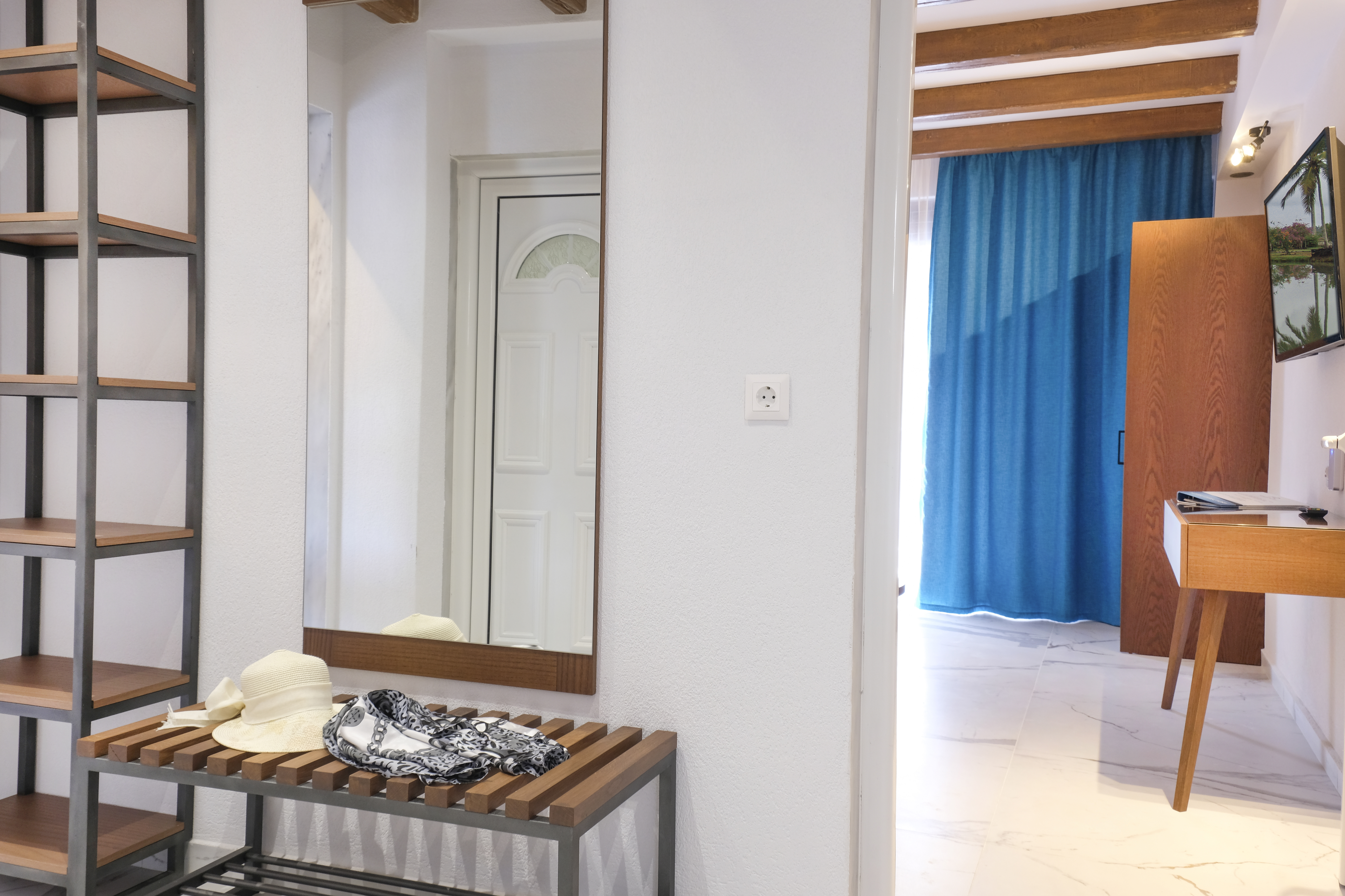 Royal Hotel and Suites