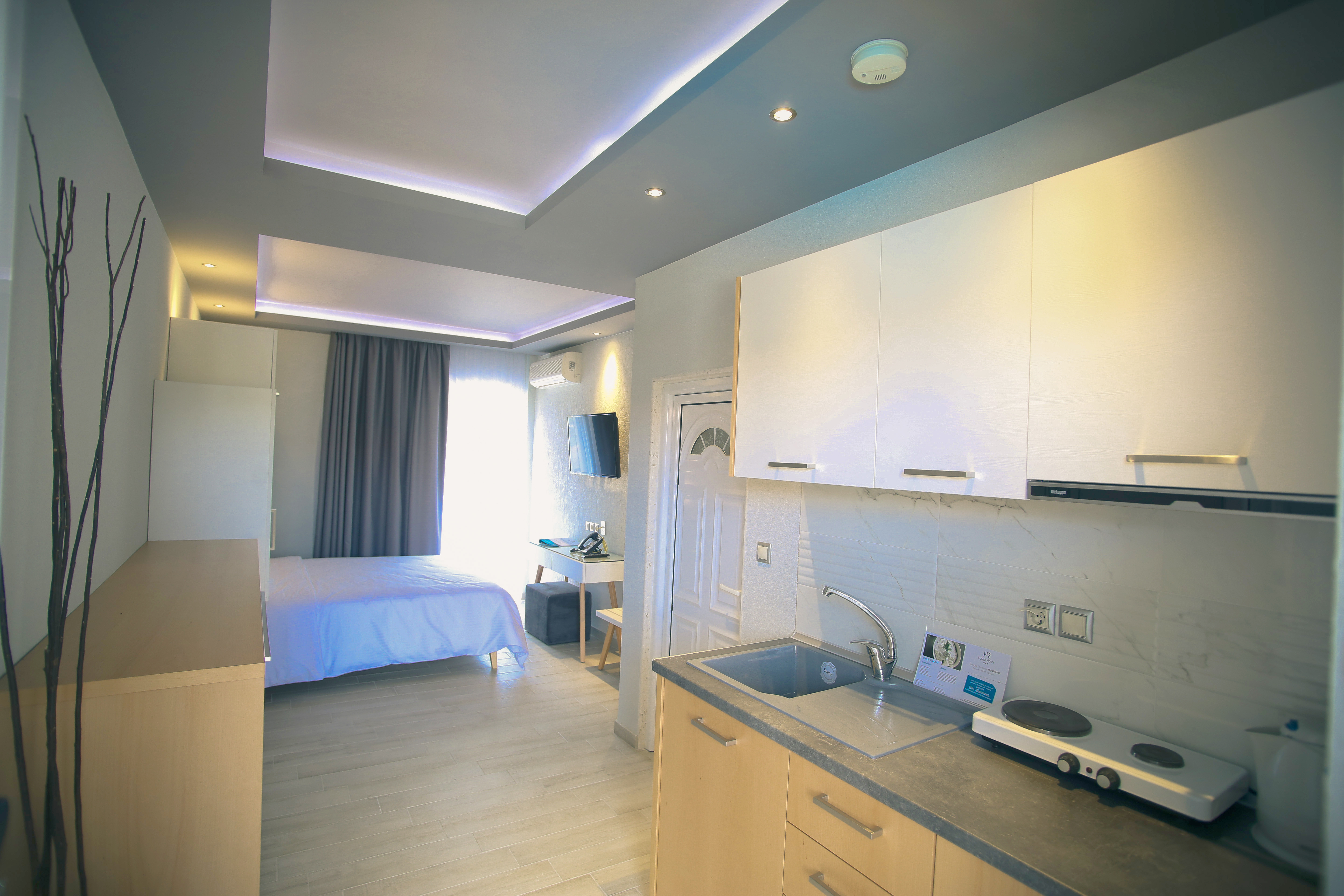 Royal Hotel and Suites