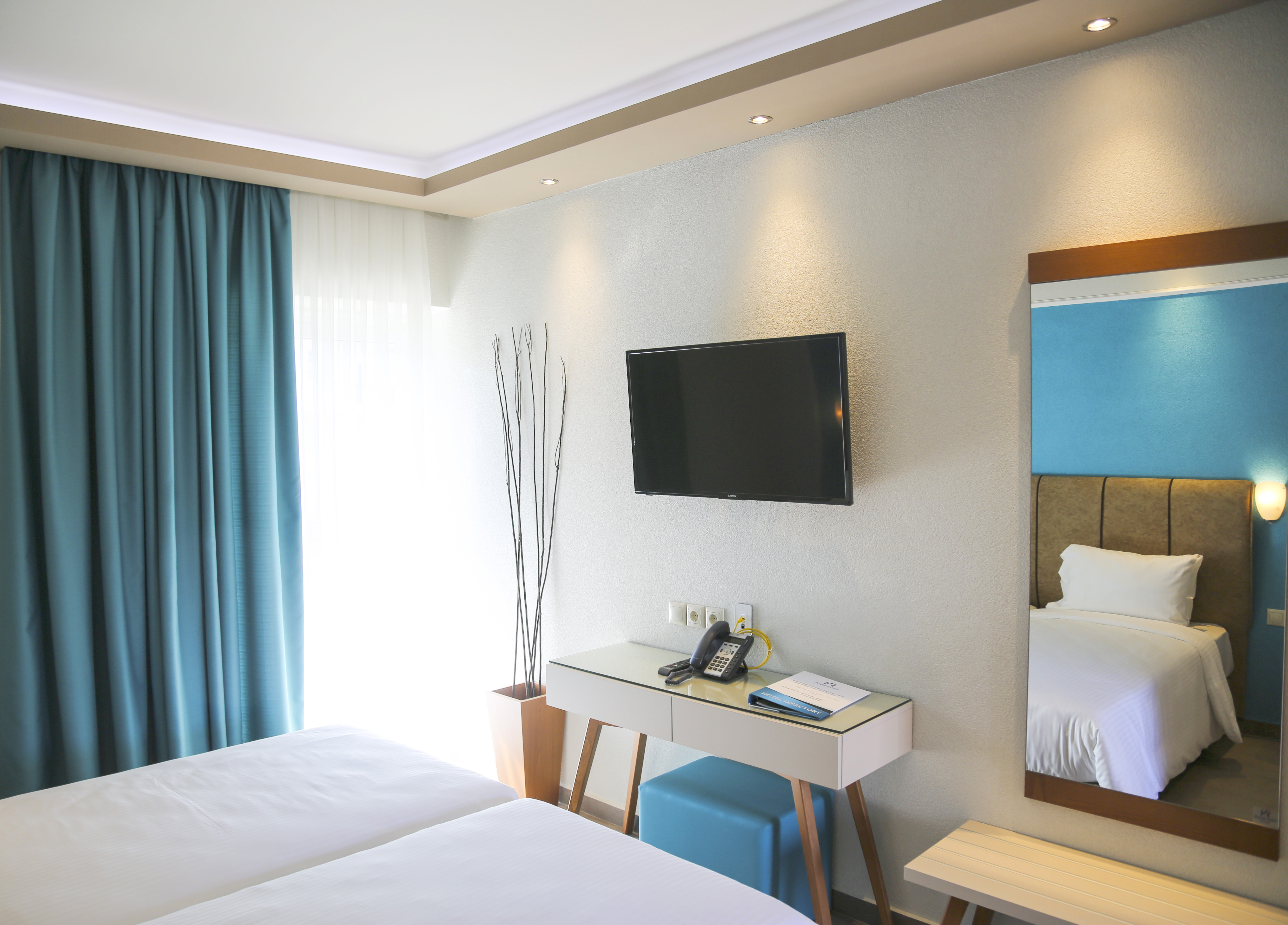 Royal Hotel and Suites