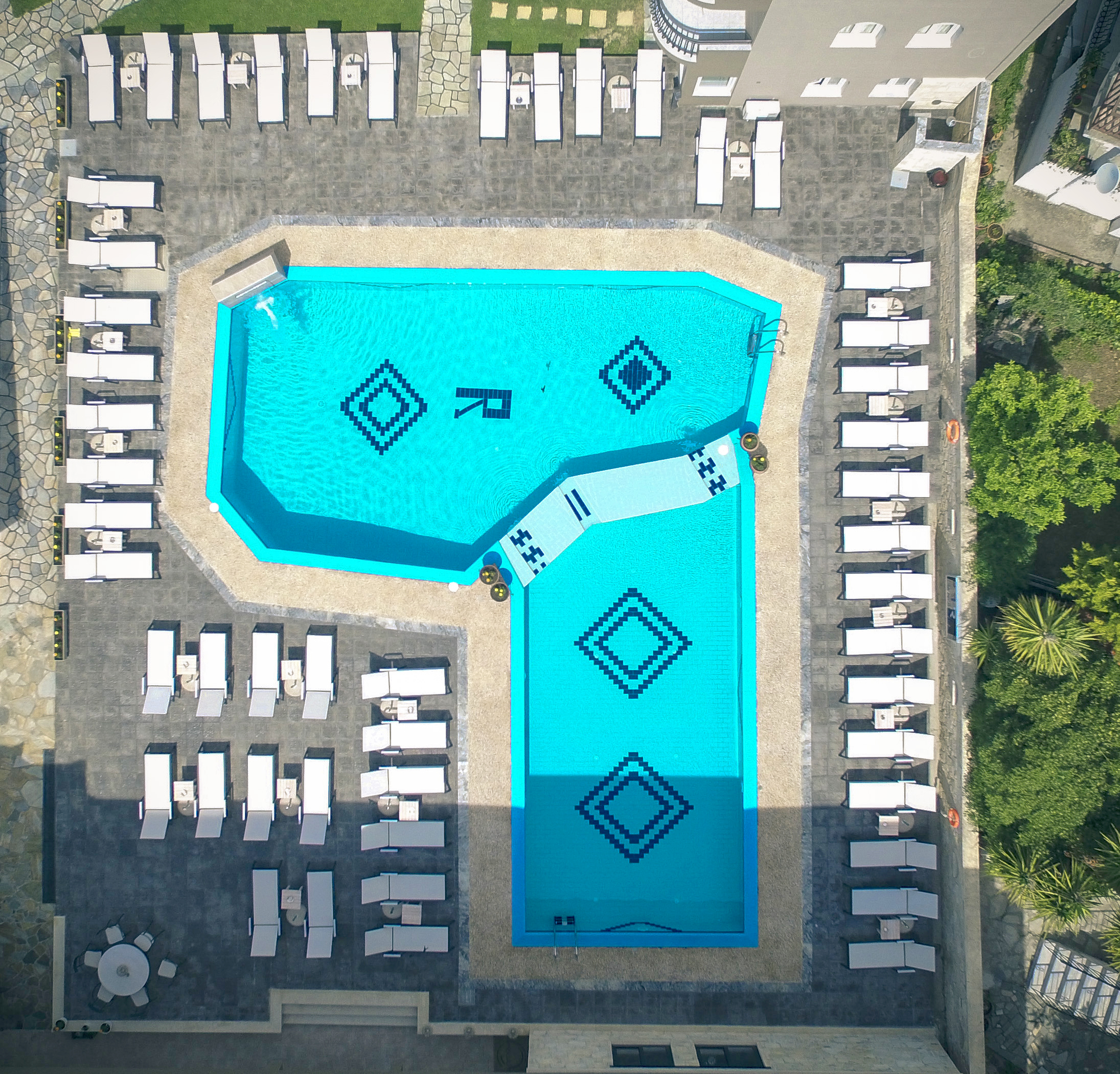 Royal Hotel and Suites