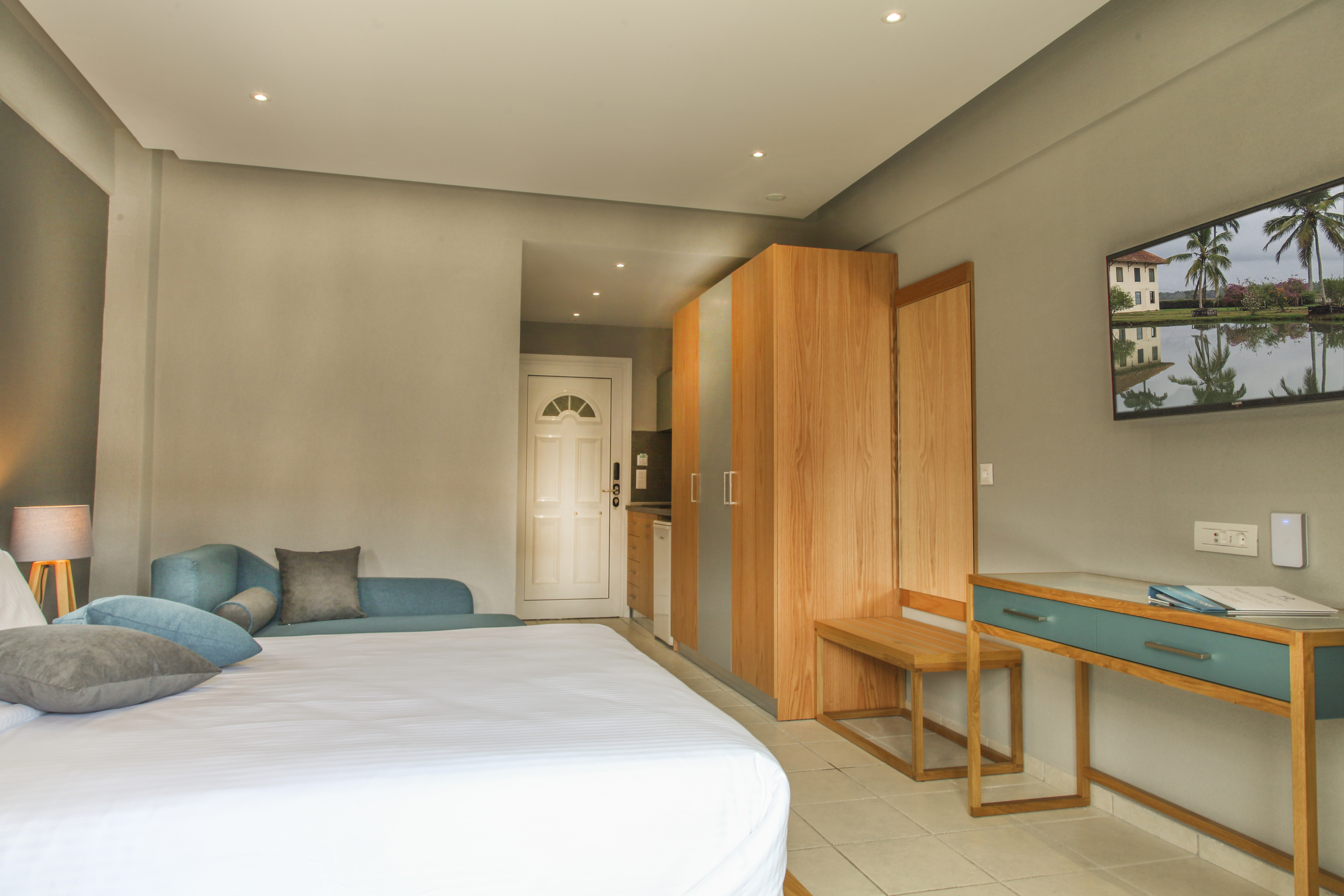 Royal Hotel and Suites