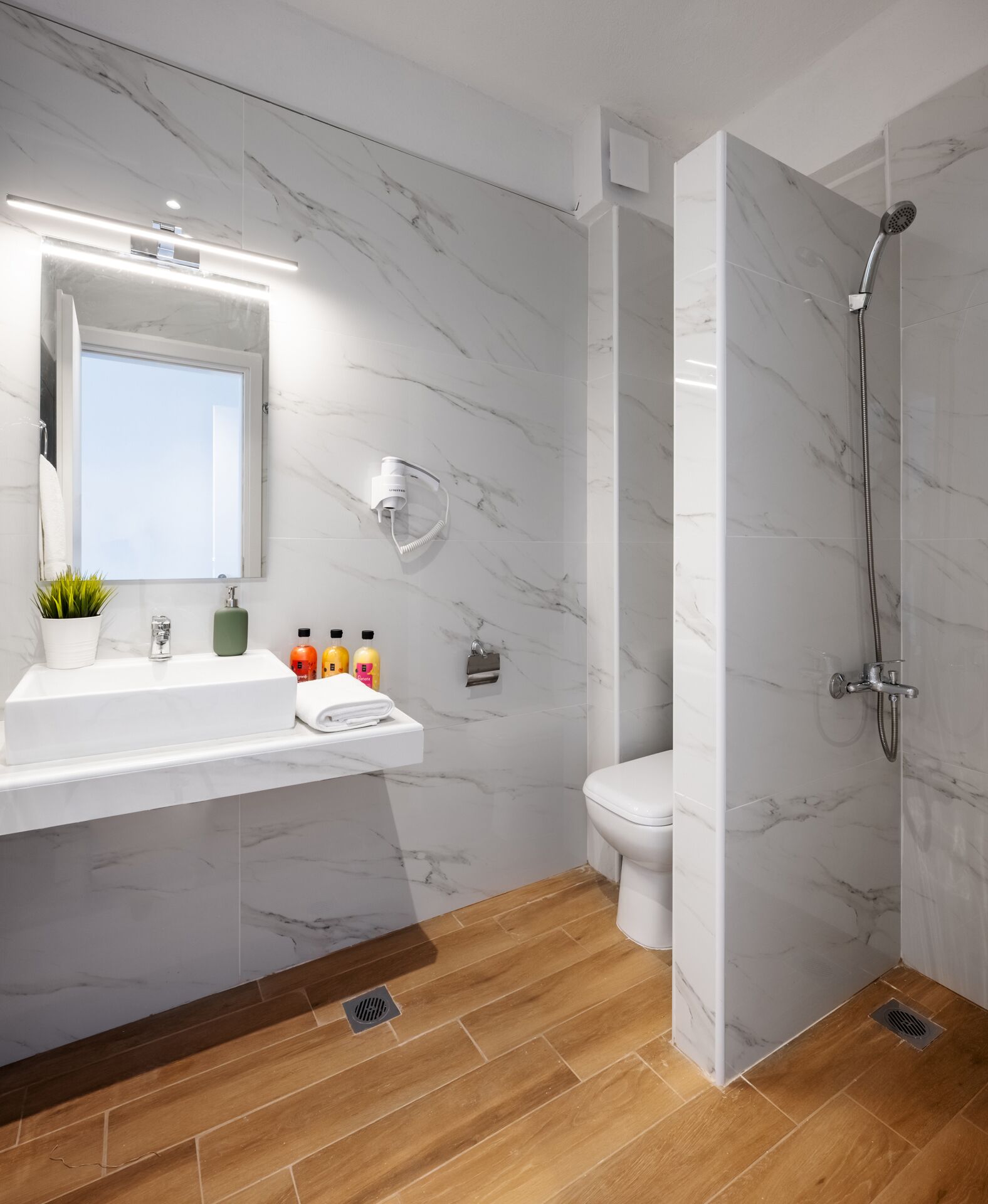 Aiora Suites
