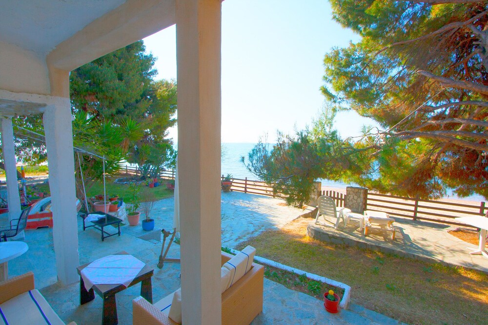 Barlee BeachFront House